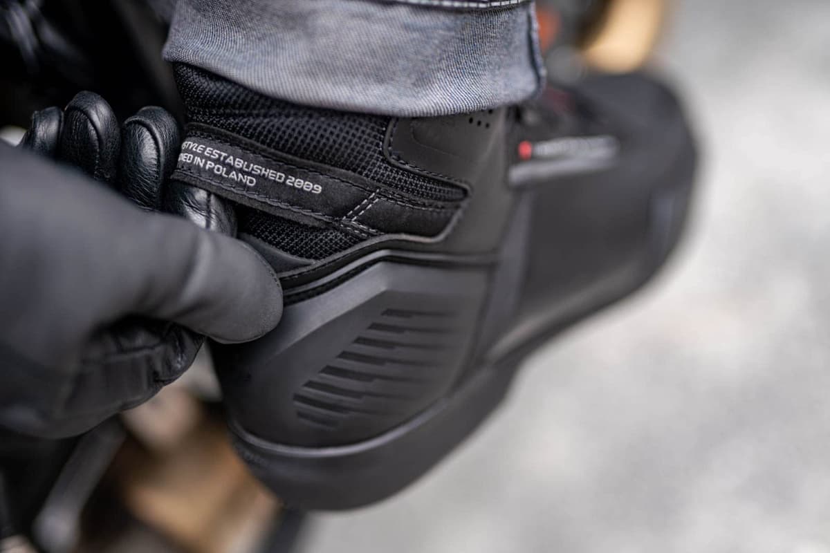 Shima Edge Vented Botas Moto Hombre Cuero Ventilada Zapatillas ATOP Verano Calzado Motorista Baja Adventure Cremallera Lateral Protección Tobillo Motocicleta Trail (Masculinos, Ventilado, Negro, 43) — view 2