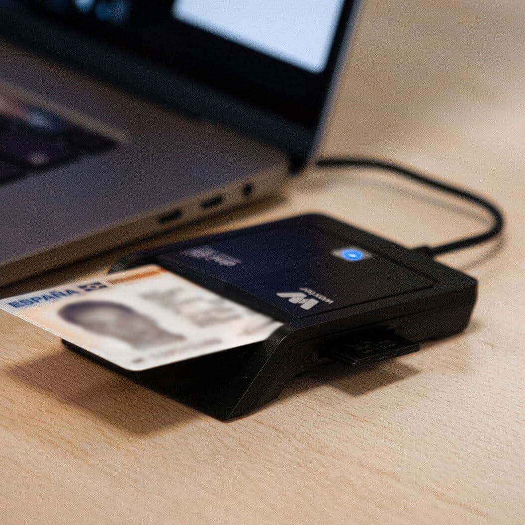 Woxter Lector Dni Combo - Lector DNI electrónico 3.0 y 4.0, Compatible con Las Tarjetas Smart Cards o Tarjetas Inteligentes, con 3 Ranuras para Tarjetas, Color Azul — view 5