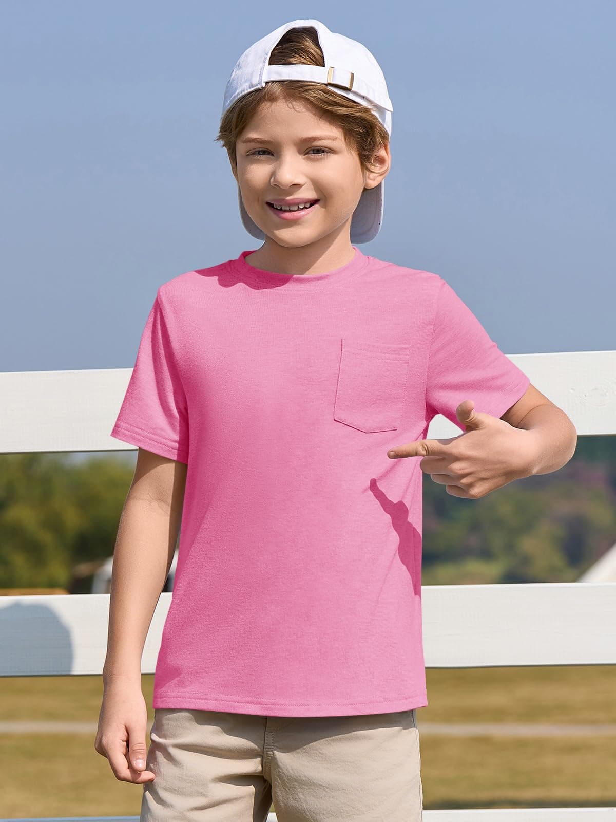 Haloumoning Camiseta de manga corta con cuello redondo para niños, para verano, lisa, ligera, ajuste regular, camisetas deportivas, informales, básicas, con bolsillo en el pecho, 5-14 años — view 3