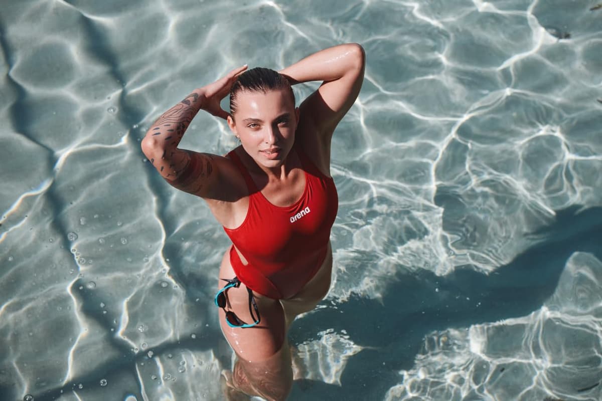 arena Solid Swim Tech Team Bañador de Una Pieza para Mujer, Secado Rápido, Bañador Deportivo en Tejido MaxLife Eco, Resistencia al Cloro y Protección UPF 50+ UV — view 7