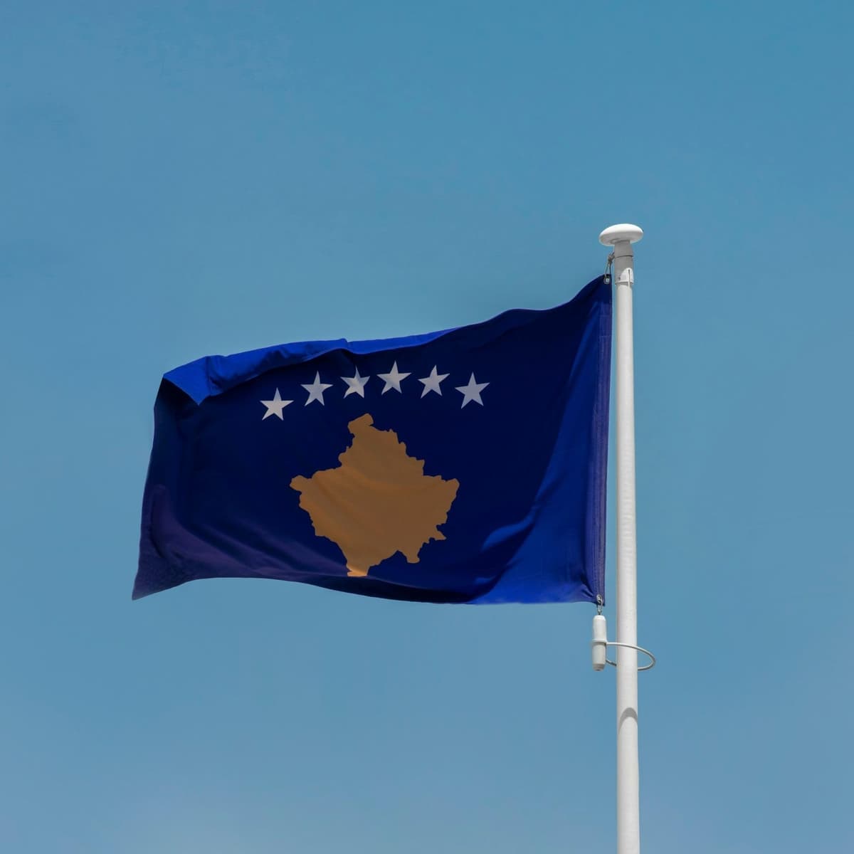 Runesol Cornwall Flag - 91x152cm, 3ft x 5ft, Cornish Flag, 4 Grommets, Eyelet in Every Corner, Premium Quality, Inside & Outside Use, Vivid Colours — view 1077