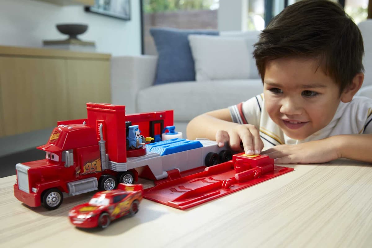 Mattel Cars Camión Mack convertible Pista para coches de juguete con lanzadores, regalo para niños +3 años (HDC75) — view 2