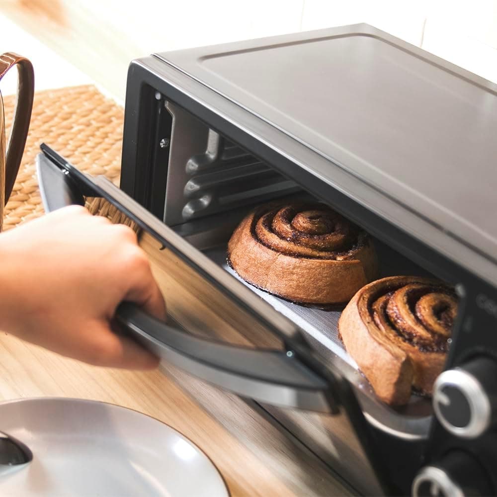 Cecotec Horno de sobremesa Bake&Toast 1090 Black, 10 L, 1000 W, Temporizador 60min, Temperatura regulable hasta 230ºC, bandeja para hornear, parrilla y una asa con pinzas — view 7