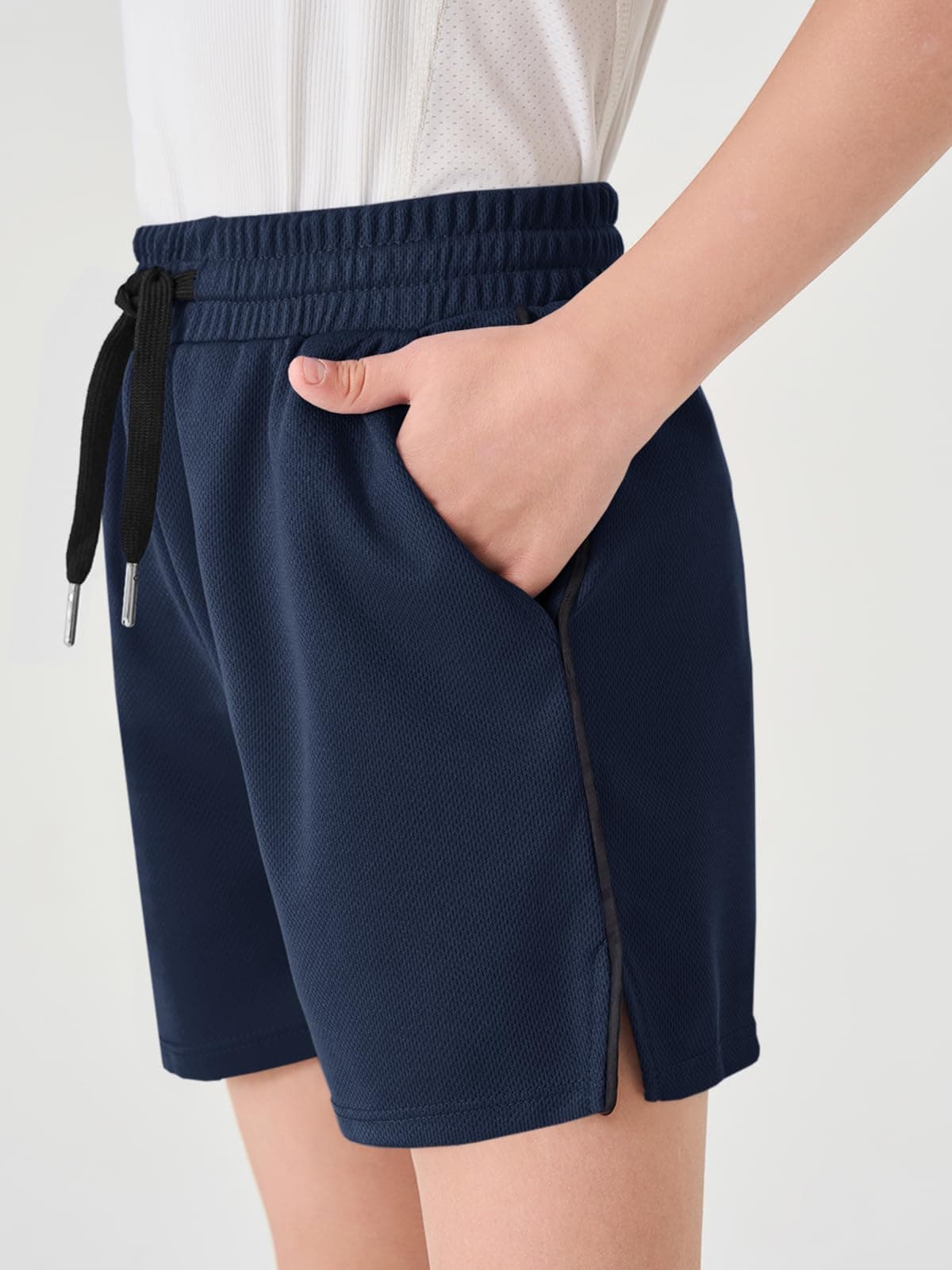 Haloumoning Pantalones cortos de verano para niño, pantalones cortos de deporte para niños, monocolor, secado rápido, ligeros, abertura lateral, pantalones de baloncesto con cintura elástica — view 2