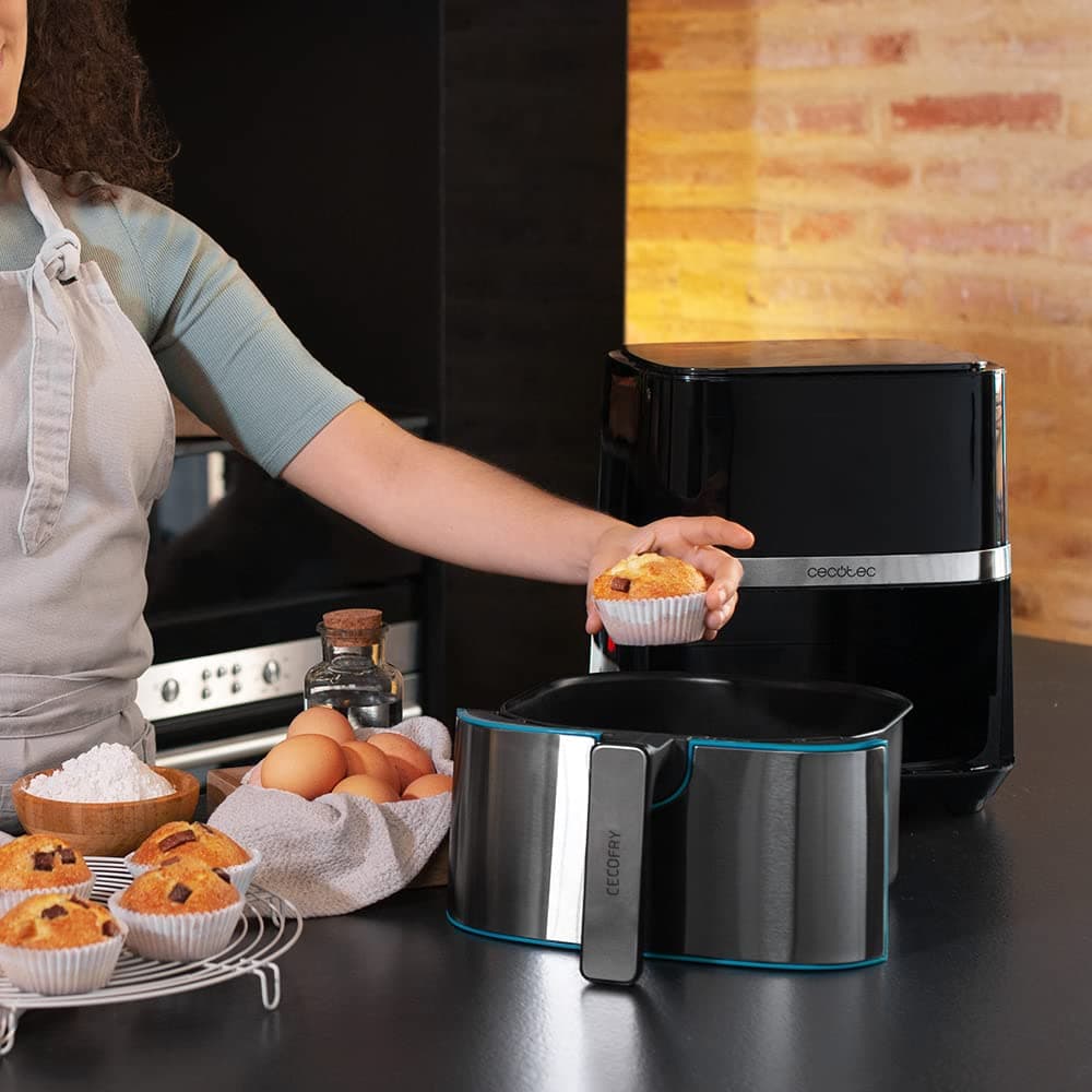 Cecotec Freidora de Aire de 5,5L, Air Fryer, Cecofry Full InoxBlack 5500 Pro. 1700W, Digital, sin Aceite, Panel Táctil, Acabados en Acero Inox, Tecnología PerfectCook, Termostato, 8 Modos — view 4