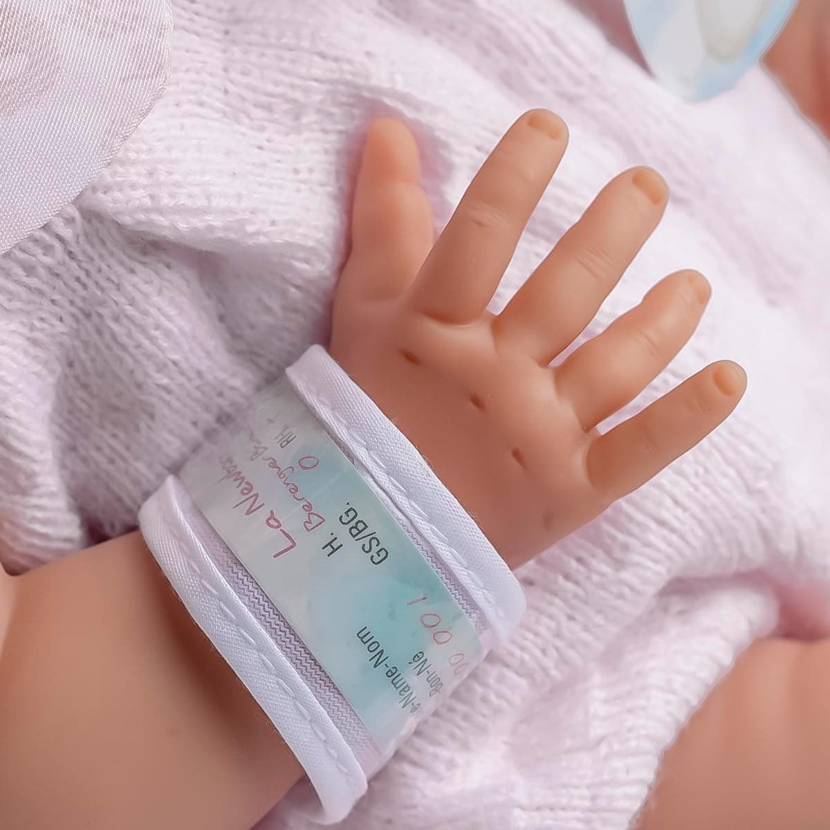 JC TOYS- Muñeca La Newborn recién Nacida de 38 cm es de Vinilo Suave, Ropa de algodón Calado y Accesorios, niña, Rosa, diseñado en España por Berenguer, 2 años — view 5