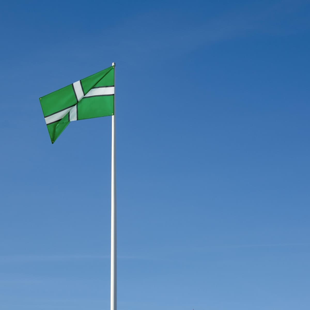 Runesol Cornwall Flag - 91x152cm, 3ft x 5ft, Cornish Flag, 4 Grommets, Eyelet in Every Corner, Premium Quality, Inside & Outside Use, Vivid Colours — view 52