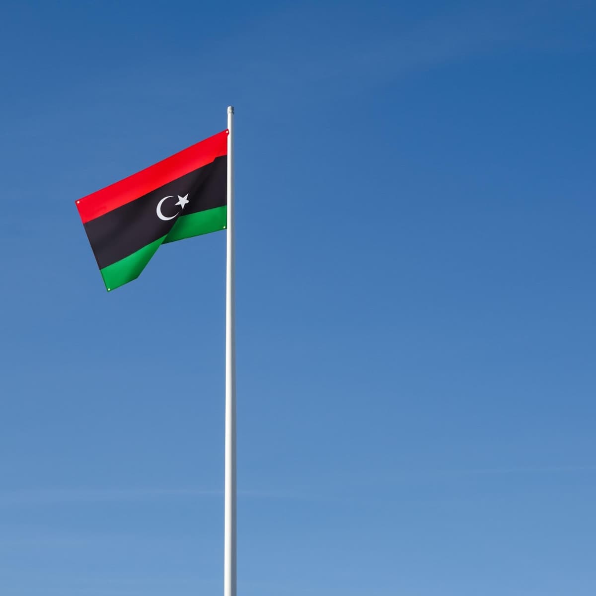 Runesol Cornwall Flag - 91x152cm, 3ft x 5ft, Cornish Flag, 4 Grommets, Eyelet in Every Corner, Premium Quality, Inside & Outside Use, Vivid Colours — view 1183