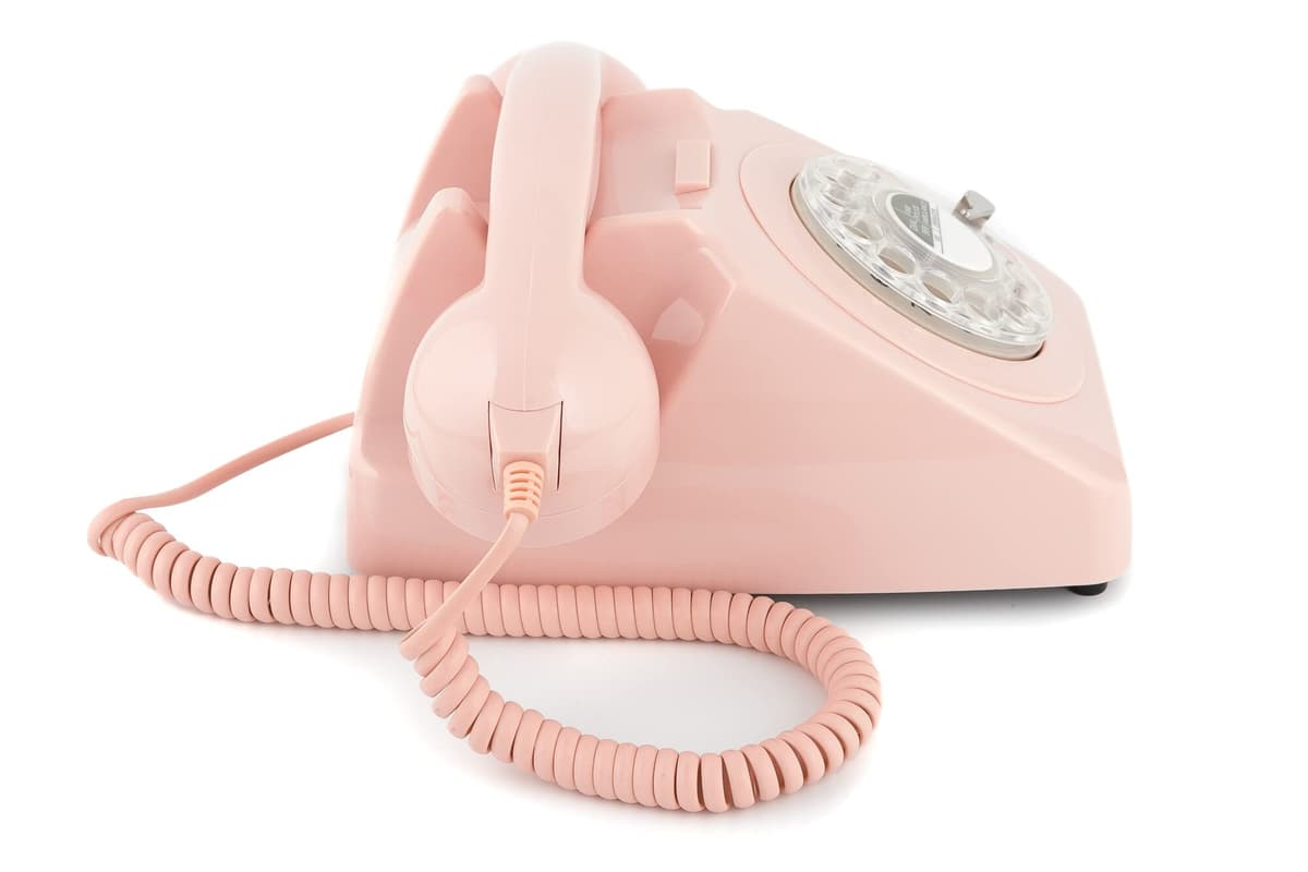 GPO 746 Teléfono fijo de disco con estilo retro de los años 70, cable en espiral y timbre auténtico - Rosa clavel — view 2