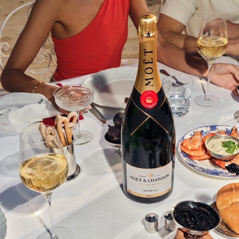 Moët & Chandon Brut Impérial Champagne, Gift Box, 75cl — view 4