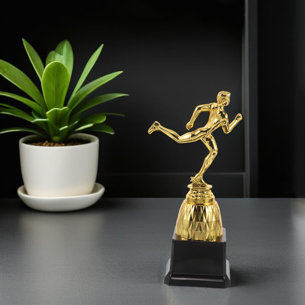 Mipcase Trofeo de Plástico Dorado Grande para Competición Atlética Copa de Premio para Ganador en Prueba Escolar Trofeo de Ceremonia para Eventos Deportivos y Fiestas — view 5