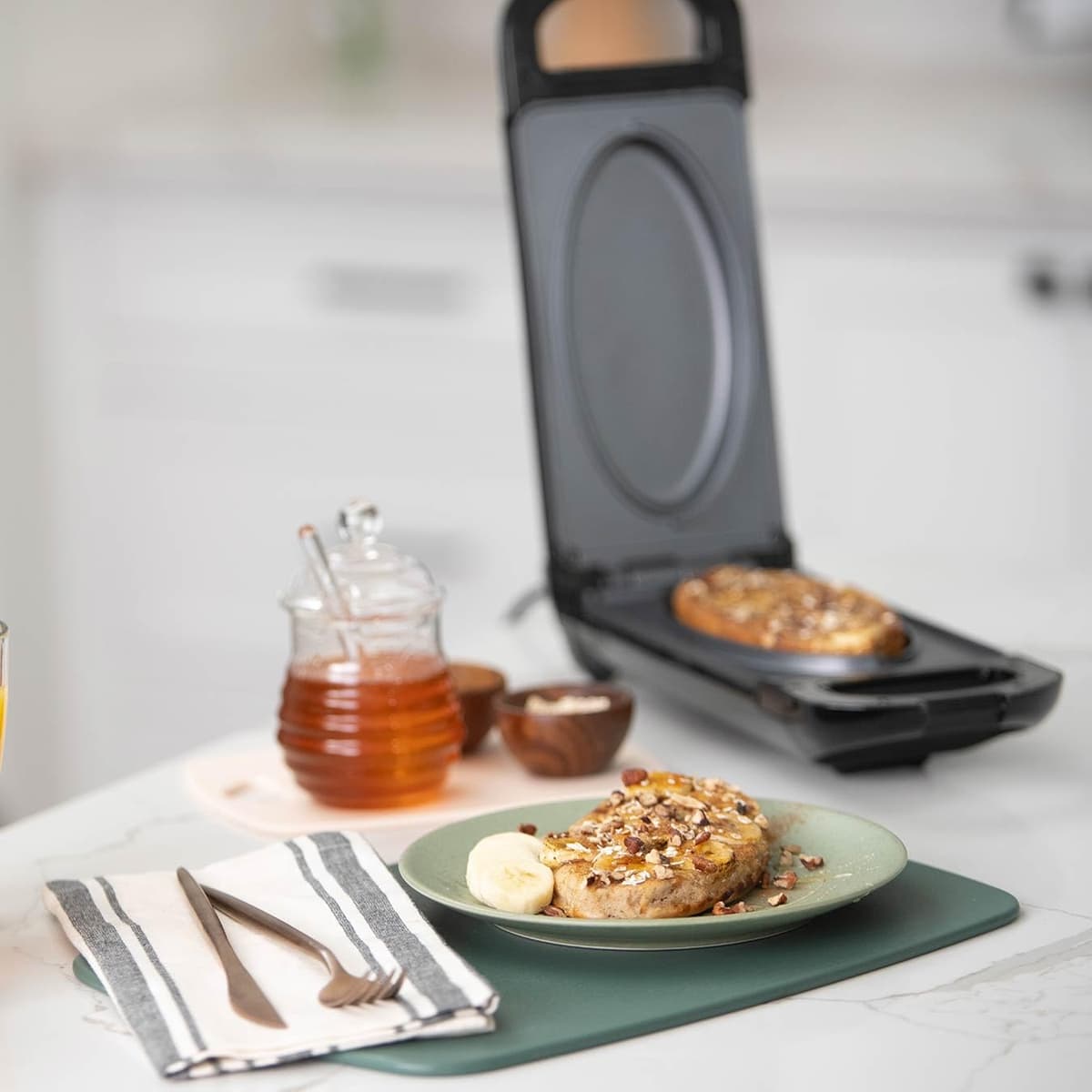 Drew&Cole 5 Minute CleverChef - 700W - Non-Stick Multicooker - Great for Steaks, Omelettes, Toasties, Pizzas & Dessert Maker - Free Recipe App - Quick Meals - Cool-Touch Handle & Auto Temp Sensor — view 6