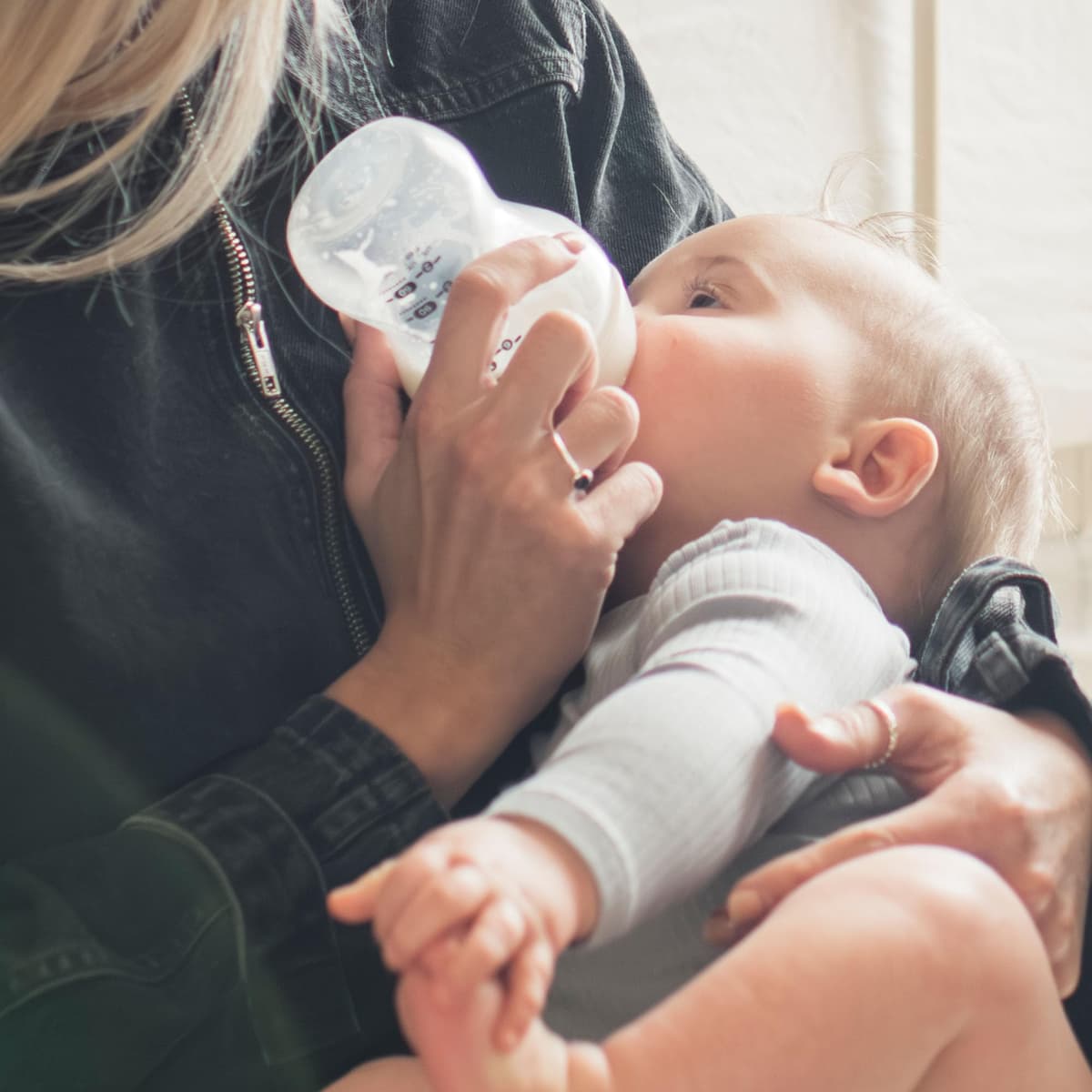 Tommee Tippee Complete Feeding Set, Black, with Electric Steam Steriliser, Newborn Self-Sterilising Baby Bottles and Easiwarm Bottle Warmer, Essential for Parents with Newborns — view 3