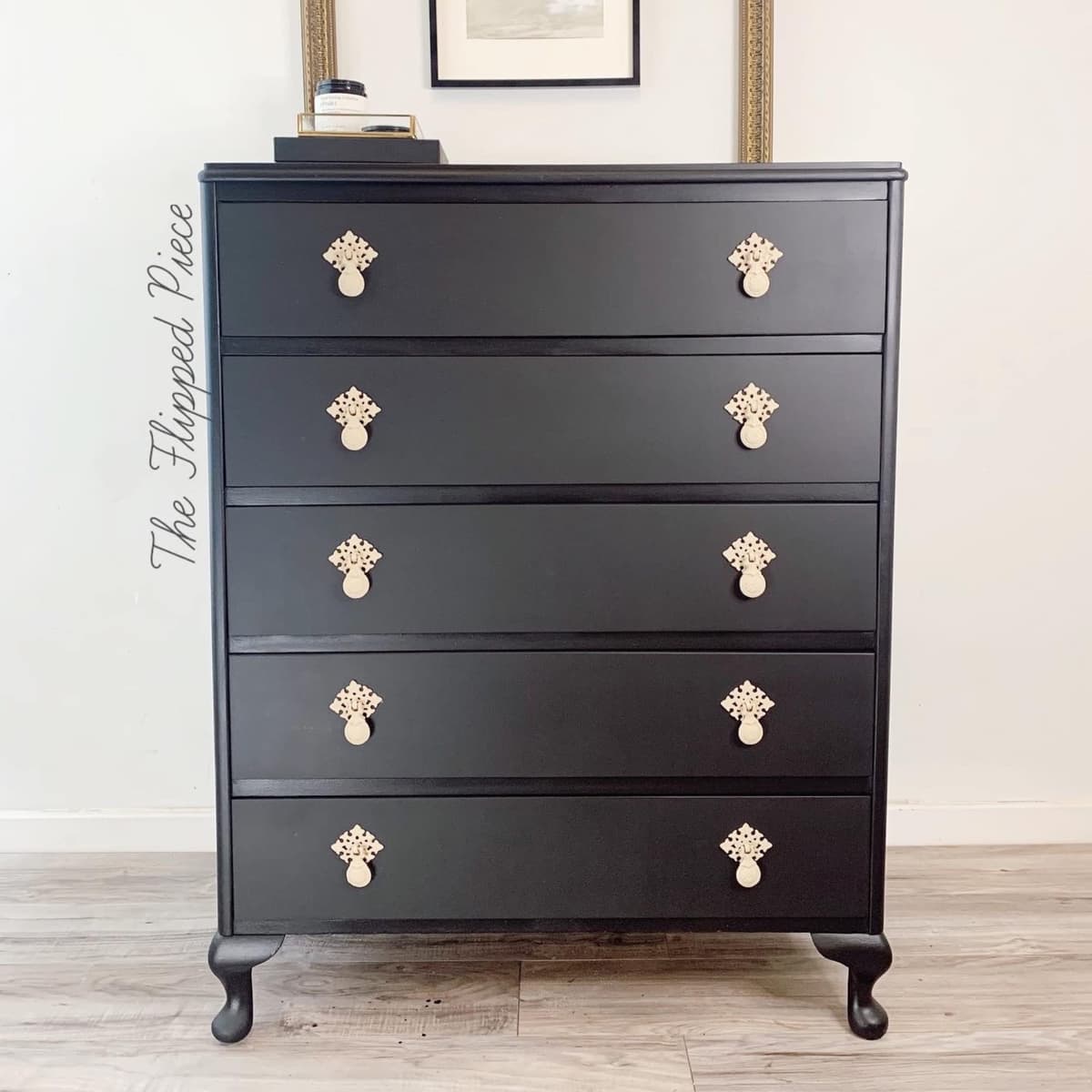 Dixie Belle Paint Company Chalk Finish Furniture Paint - Caviar (32oz) - Matte Black Chic Chalk Mineral DIY Furniture Paint — view 7