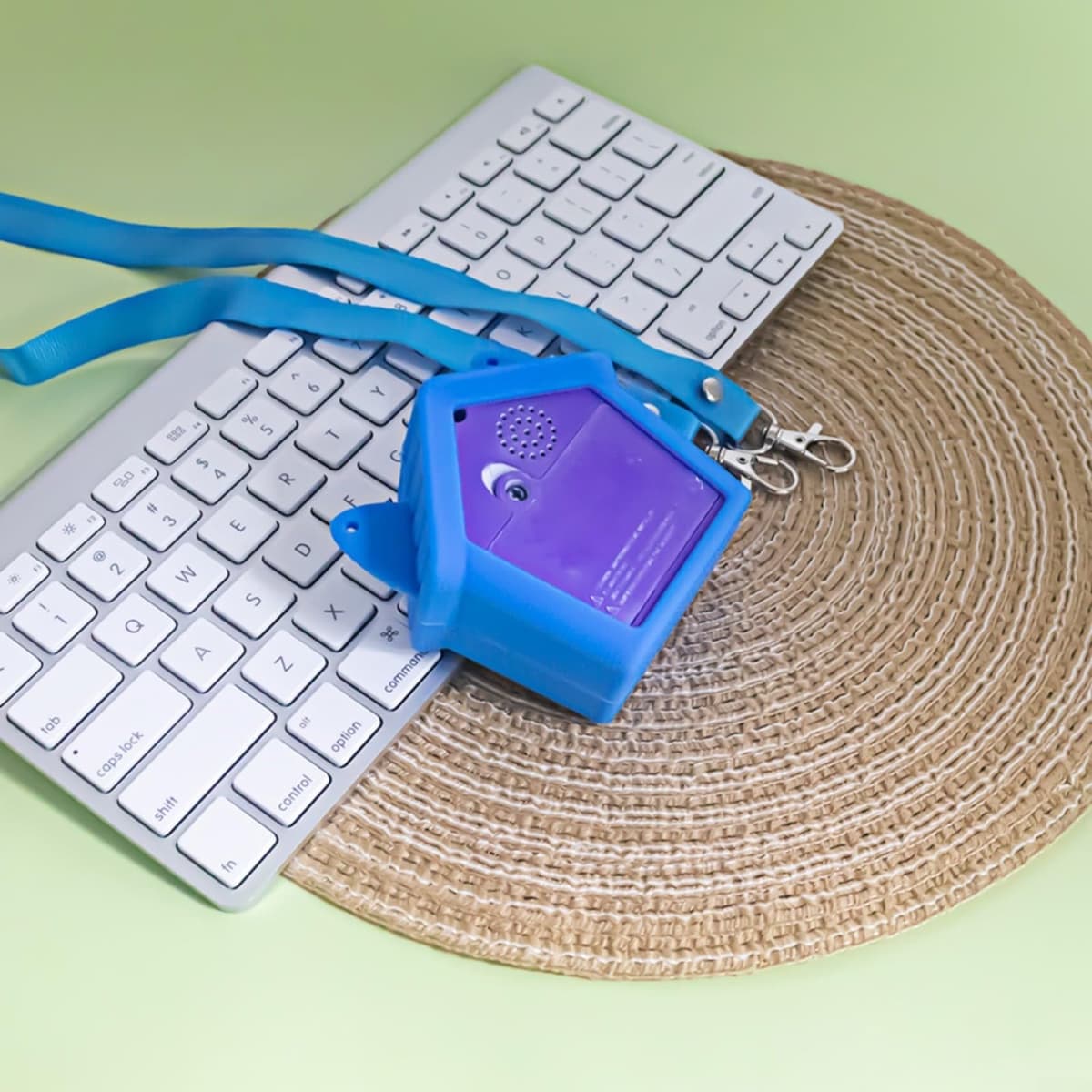 Funda protectora de silicona para Bitzee para casa de perros, a prueba de golpes y polvo, carcasa de silicona ligera con puertos y botones, incluye práctico accesorio de cordón (coloreado) — view 3