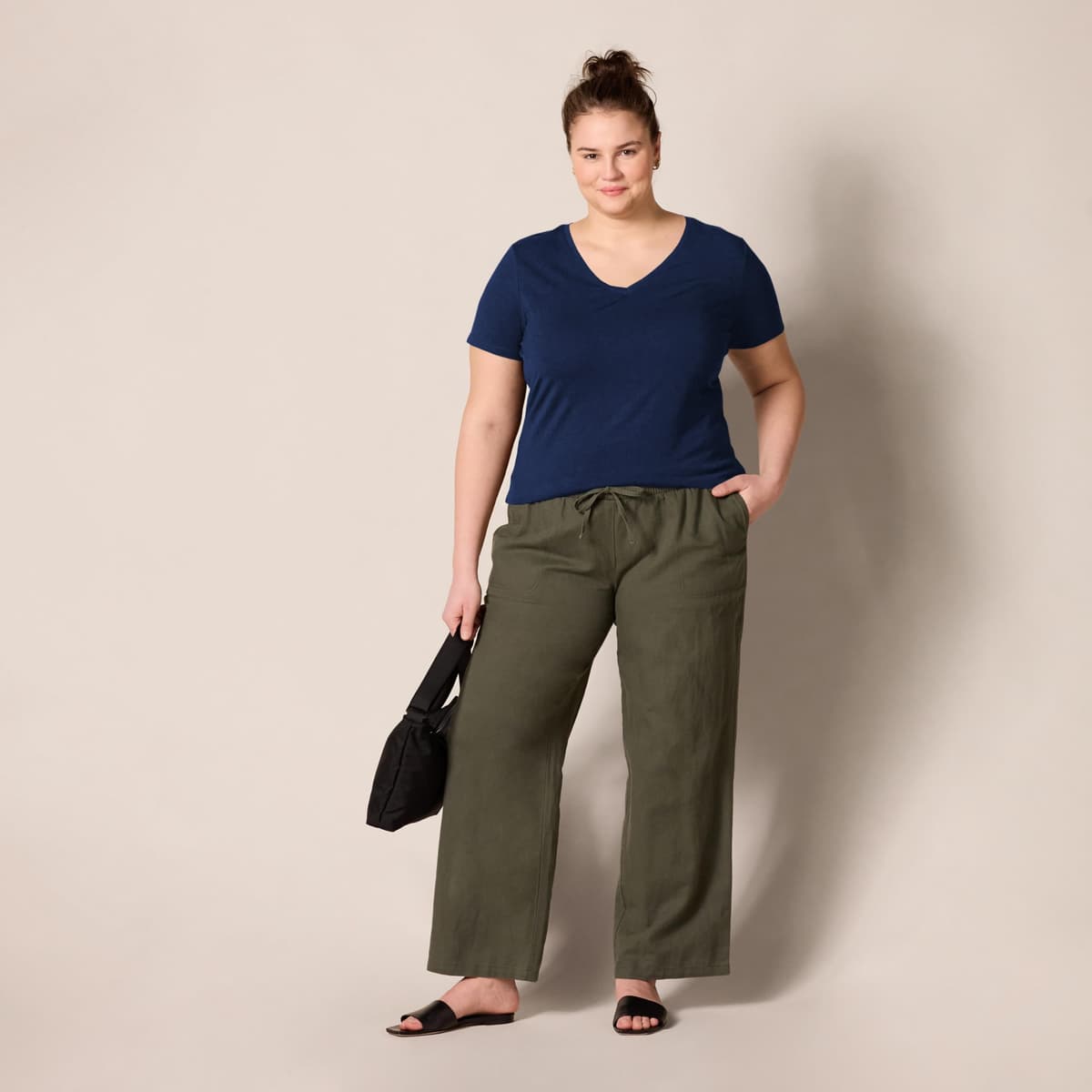 Amazon Essentials Women's Regular-Fit Short-Sleeve T-Shirt (Crewneck and V-Neck Options), Multipacks — view 145
