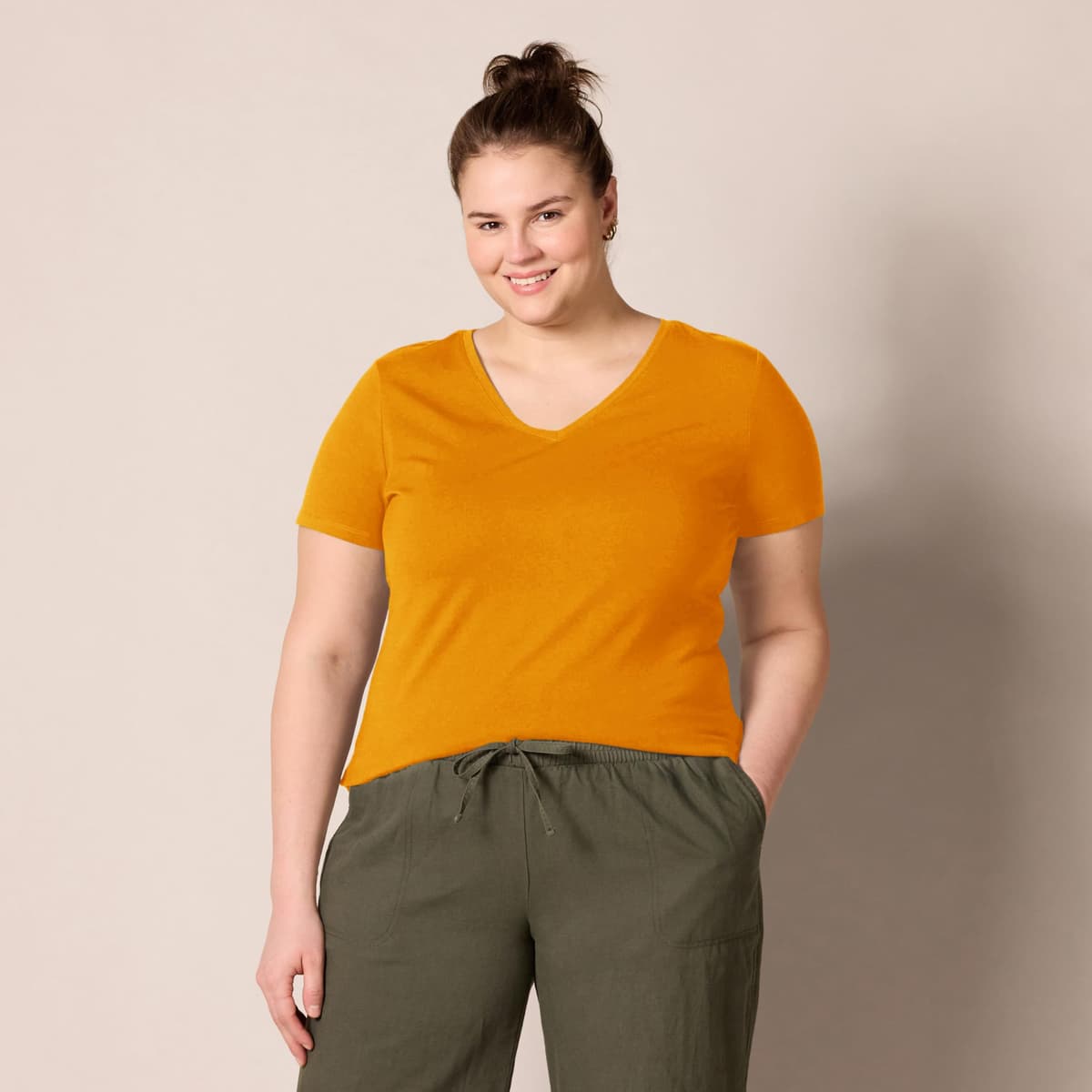 Amazon Essentials Women's Regular-Fit Short-Sleeve T-Shirt (Crewneck and V-Neck Options), Multipacks — view 250