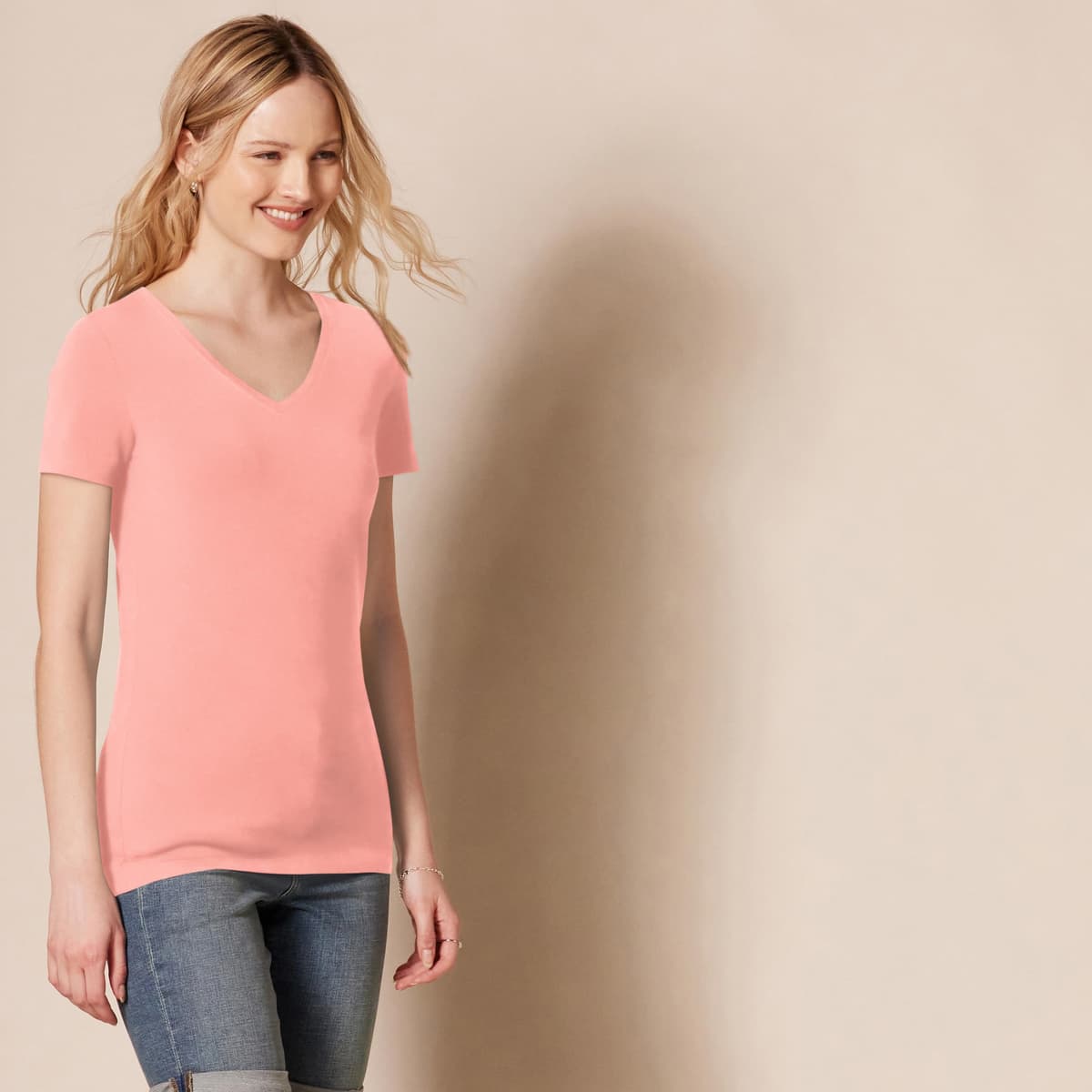 Amazon Essentials Women's Regular-Fit Short-Sleeve T-Shirt (Crewneck and V-Neck Options), Multipacks — view 305