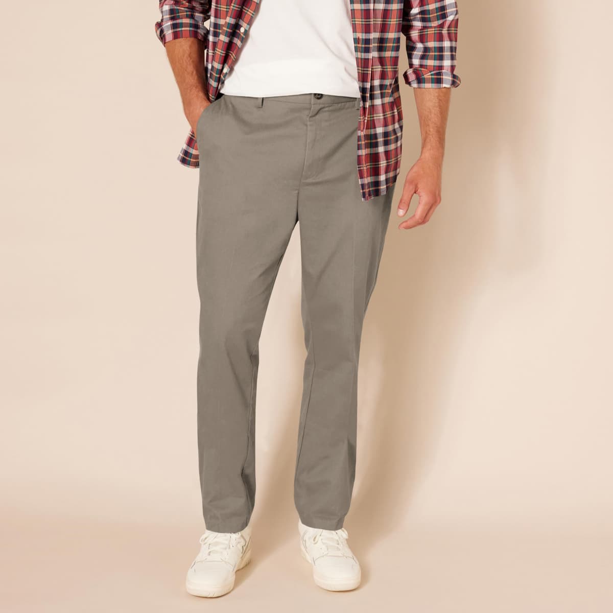 Amazon Essentials Men's Slim Fit Wrinkle-Resistant Flat-Front Work Chino Trousers — view 3