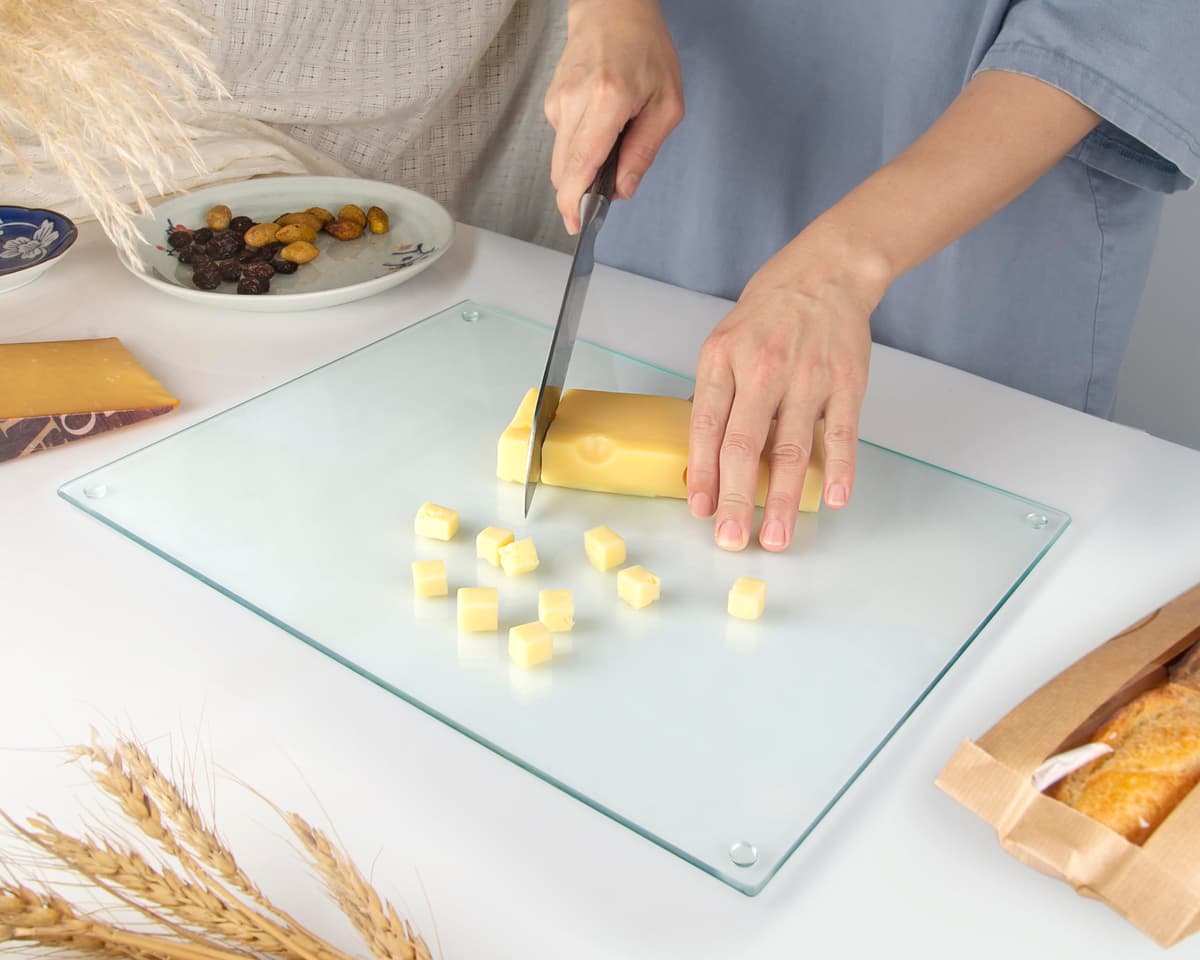 Tabla de Cortar de Vidrio 40 x 30 cm: Protector de Encimera de Vidrio para Cocina - Vidrio Templado Duradero e Higiénico, Resistente a Arañazos - TRANSPARENTE — view 8