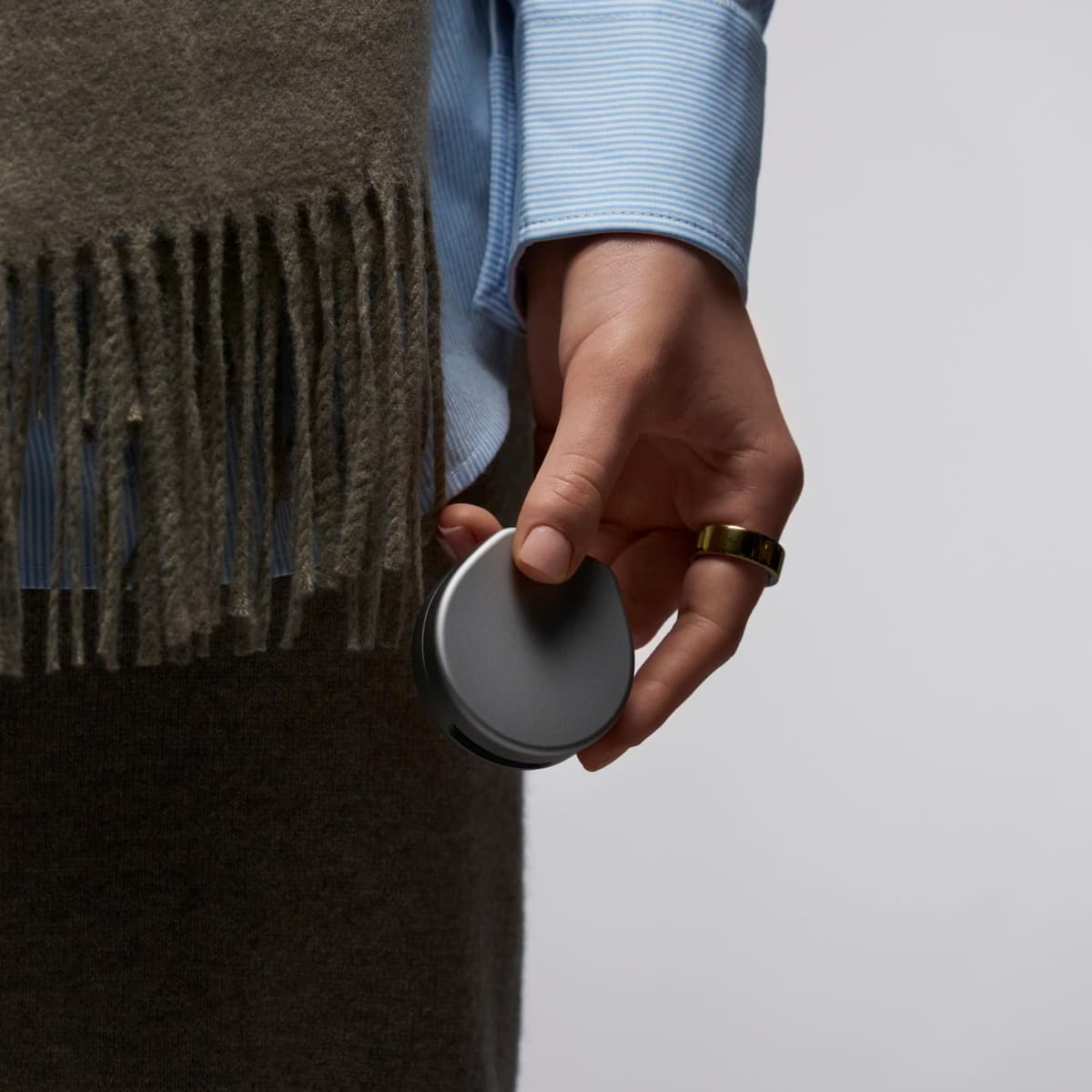 Oura Ring 4 Charging Case (USB-C Cable not included) - Dark Grey - Size 8 - Holds up to 5 charges / 1 month charge capacity, Recharge within 90 minutes — view 7
