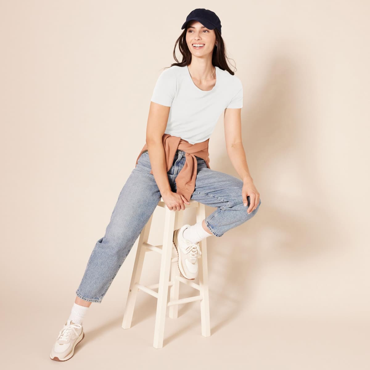 Amazon Essentials Camiseta de Manga Corta y Corte Estándar (Opciones de Cuello Redondo y Cuello en V) Mujer, Paquetes Múltiples — view 5