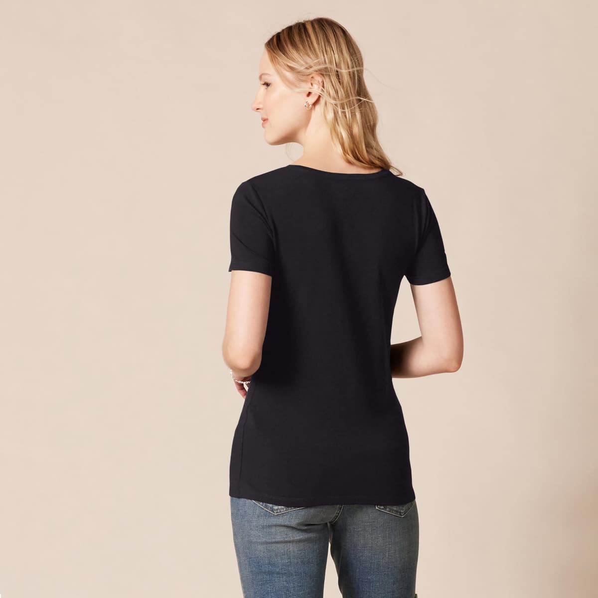 Amazon Essentials Women's Regular-Fit Short-Sleeve T-Shirt (Crewneck and V-Neck Options), Multipacks — view 382