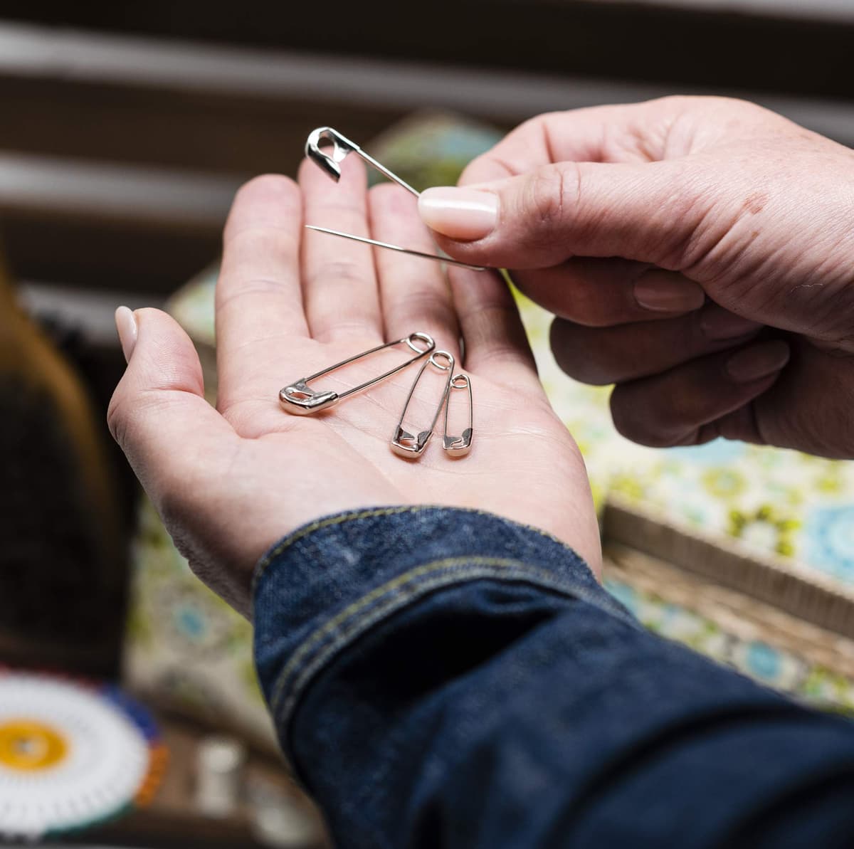 Korbond Silver Safety Pins - 50 Pieces; Professional Grade, Sharp Point, Heavy Duty, Nickel – Crafting, Sewing, Pinning, Fabrics, Saree, Sari; 3 Sizes: Small 20x27mm, Medium 20x38mm, Large 10x45mm — view 7