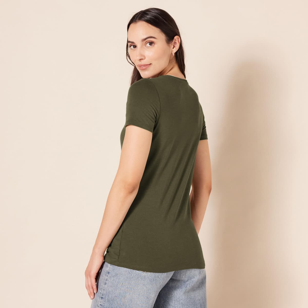 Amazon Essentials Women's Regular-Fit Short-Sleeve T-Shirt (Crewneck and V-Neck Options), Multipacks — view 98