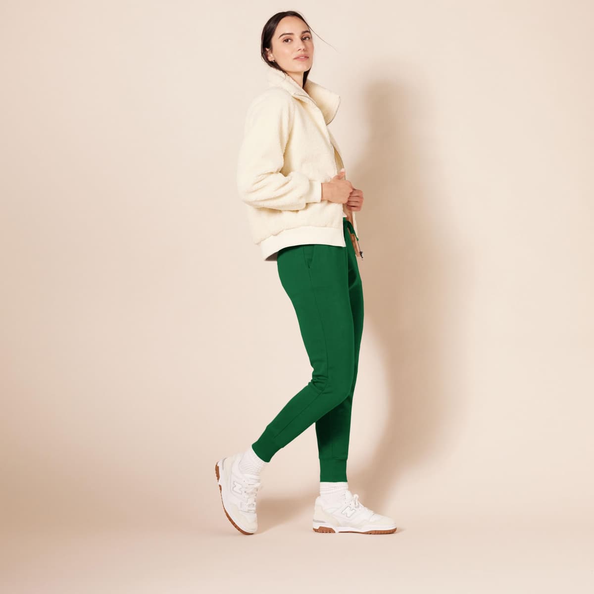Amazon Essentials Mujer Pantalones De Correr De Forro Polar con Puños (Disponibles En Tallas Grandes) — view 3