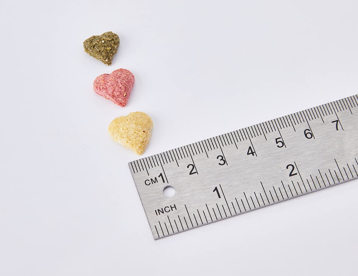 Rosewood Naturals Little Hearts, Small Animal Treats for Rabbits, Guinea Pigs, Chinchillas, Degus, Hamsters, Gerbils, Mice and Rats, 100g — view 4