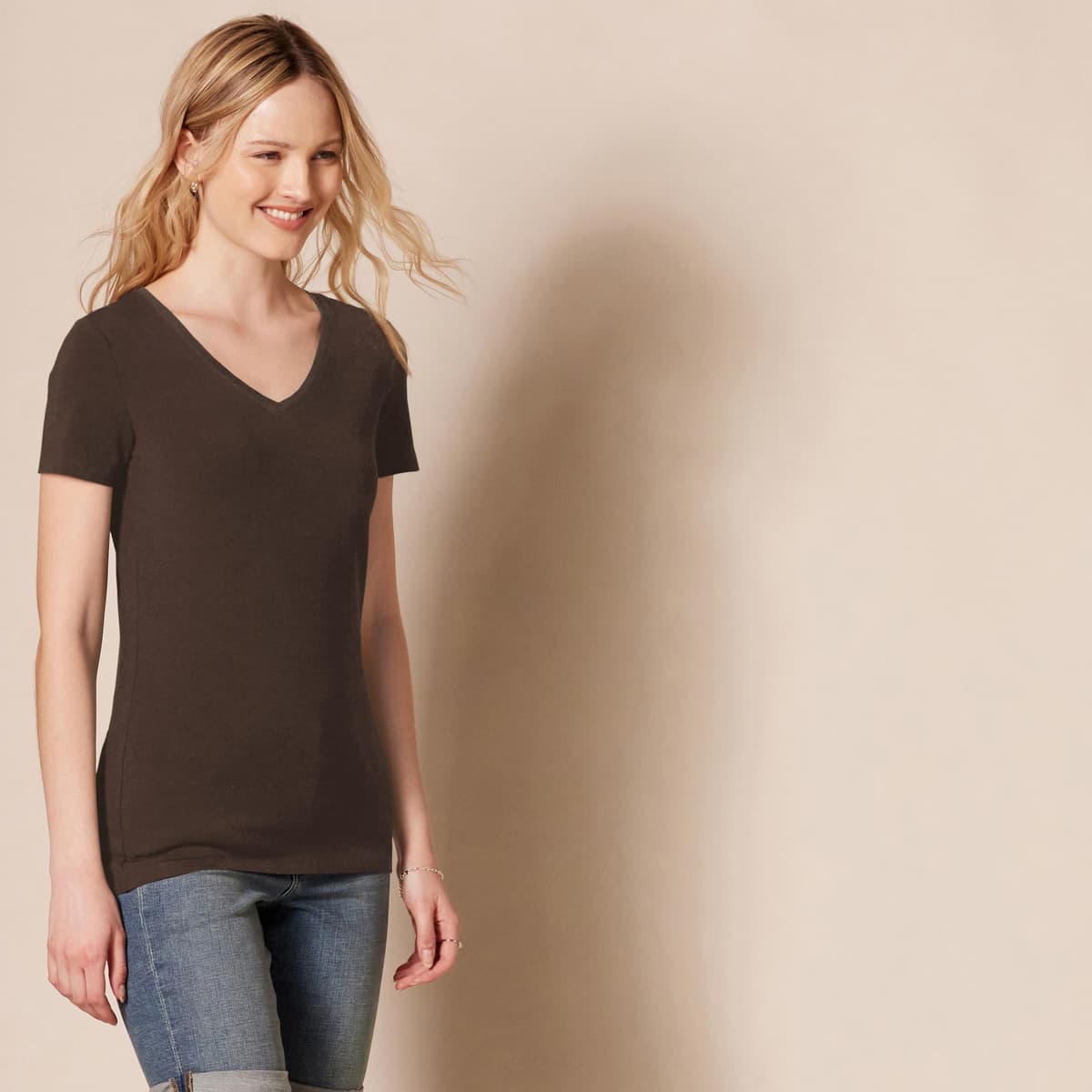 Amazon Essentials Women's Regular-Fit Short-Sleeve T-Shirt (Crewneck and V-Neck Options), Multipacks — view 291