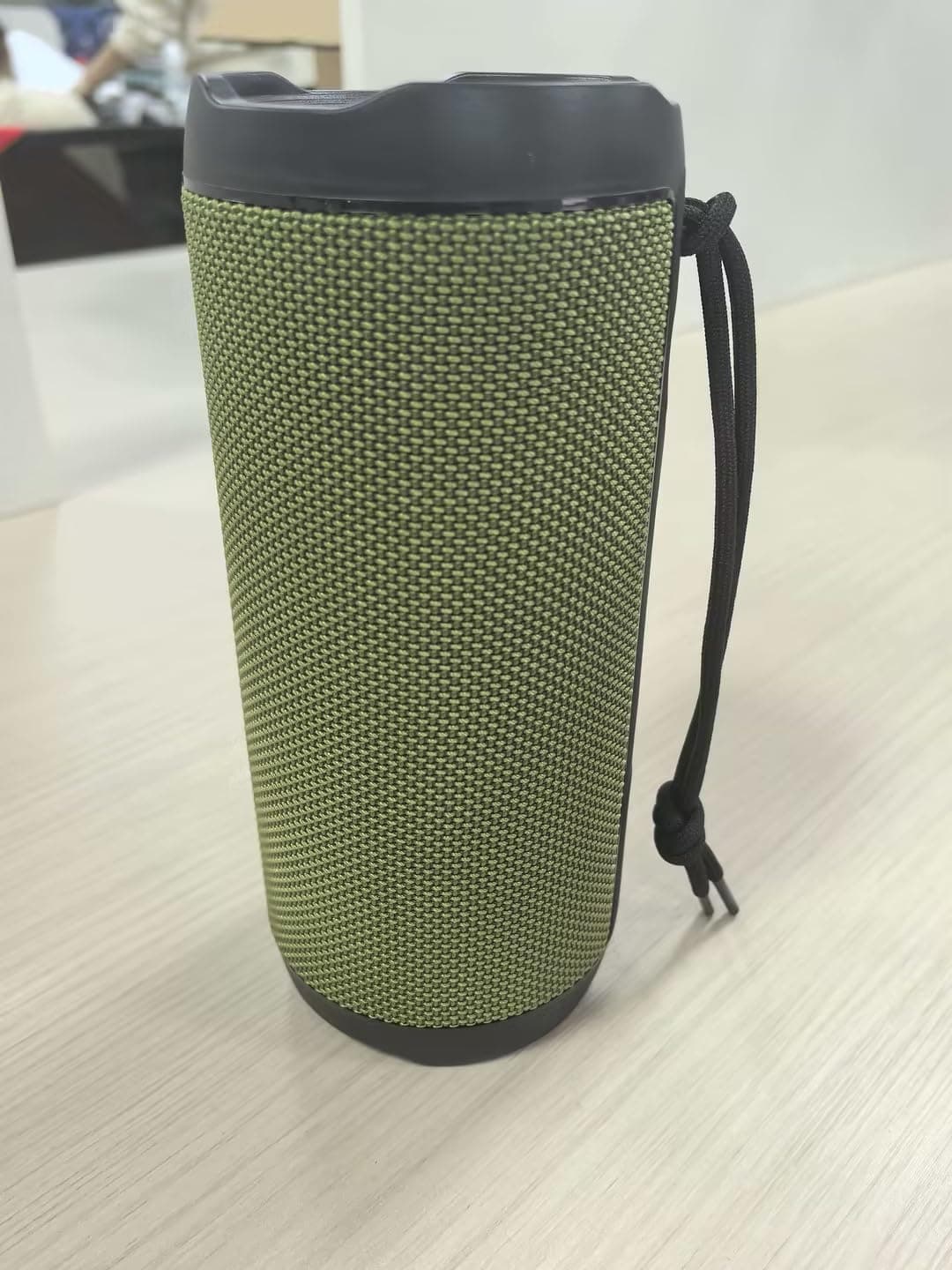 Altavoz Bluetooth Portátil 30W, Potente Altavoz Bluetooth, Altavoces Graves Duales, 30H Reproducción, IPX7, RGB, Emparejamiento TWS, AUX, TF, USB, Ideal para Actividades Aire Libre, Fiestas,Viajes.