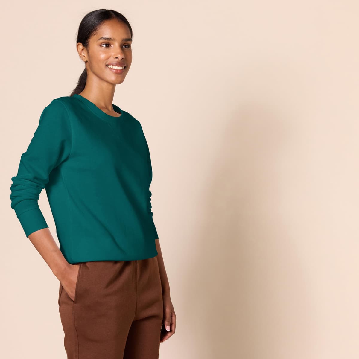 Amazon Essentials Mujer Sudadera con Cuello Redondo de Forro Polar (Disponible en Tallas Grandes) — view 34