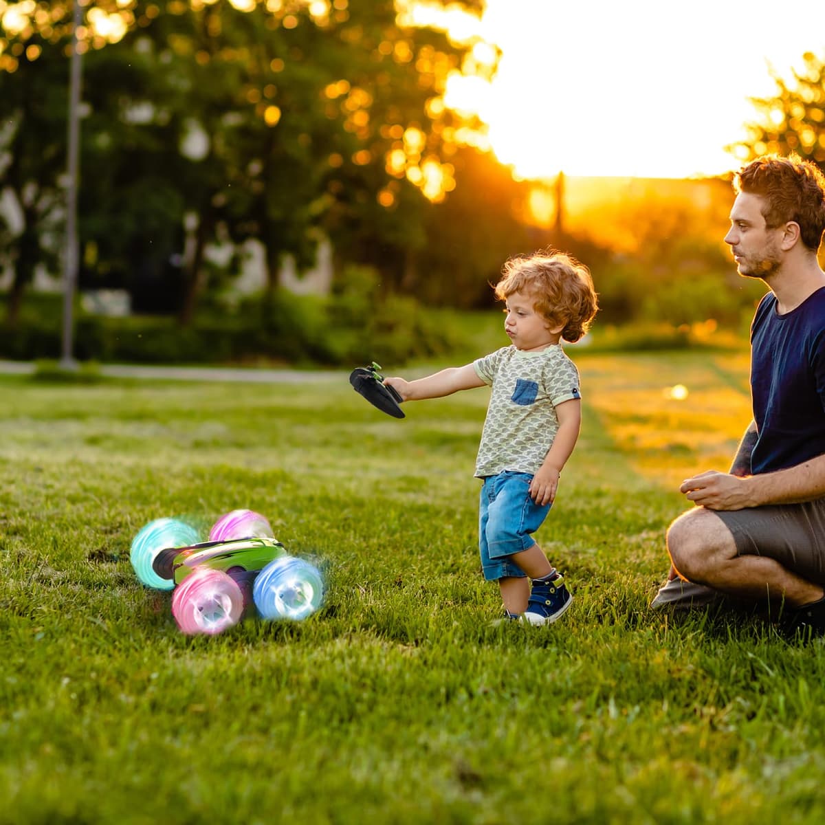 Rodzon Coche Teledirigido,Coche AcrobáTico Camiones 360 Grados De RotacióN,Juguete Niño Regalo 6 7 8 9 12 Años Niña 2.4Ghz Niños Coche Teledirigido con Luces Incluye Batería Recargable (Verde) — view 4