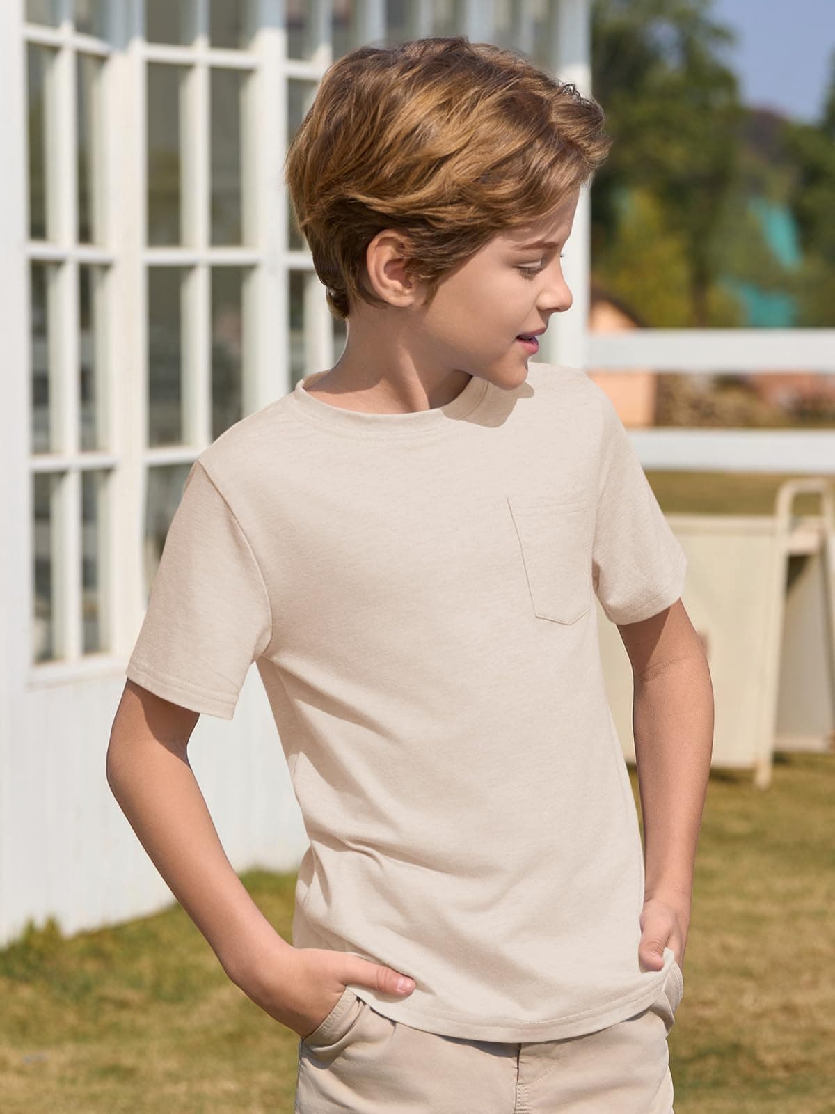 Haloumoning Camiseta de manga corta con cuello redondo para niños, para verano, lisa, ligera, ajuste regular, camisetas deportivas, informales, básicas, con bolsillo en el pecho, 5-14 años — view 2