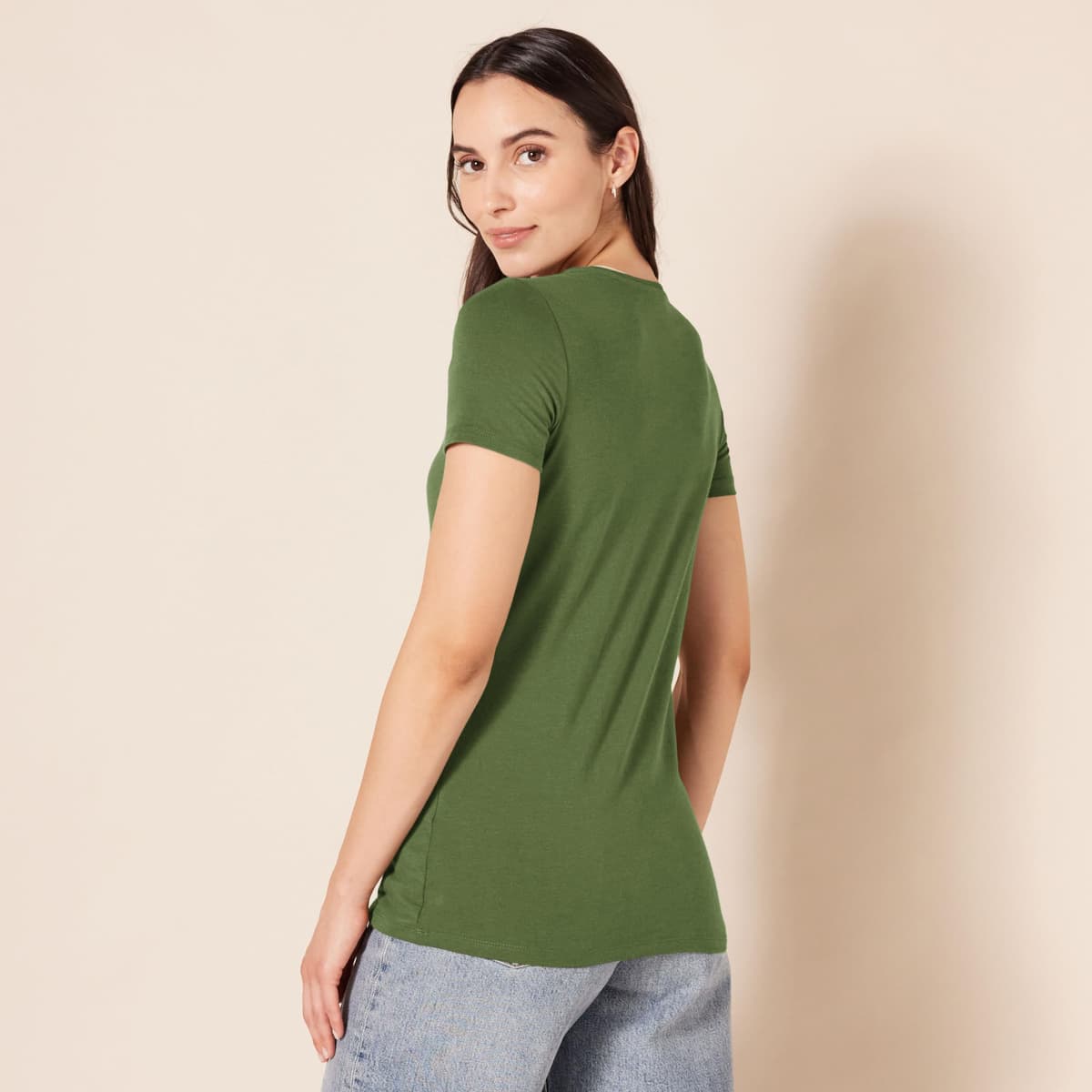 Amazon Essentials Camiseta de Manga Corta y Corte Estándar (Opciones de Cuello Redondo y Cuello en V) Mujer, Paquetes Múltiples — view 3