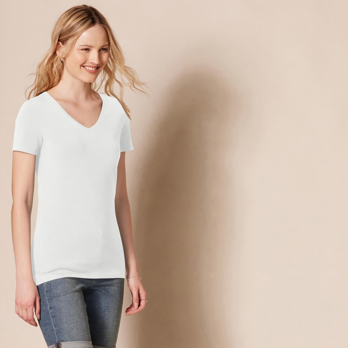 Amazon Essentials Women's Regular-Fit Short-Sleeve T-Shirt (Crewneck and V-Neck Options), Multipacks — view 320