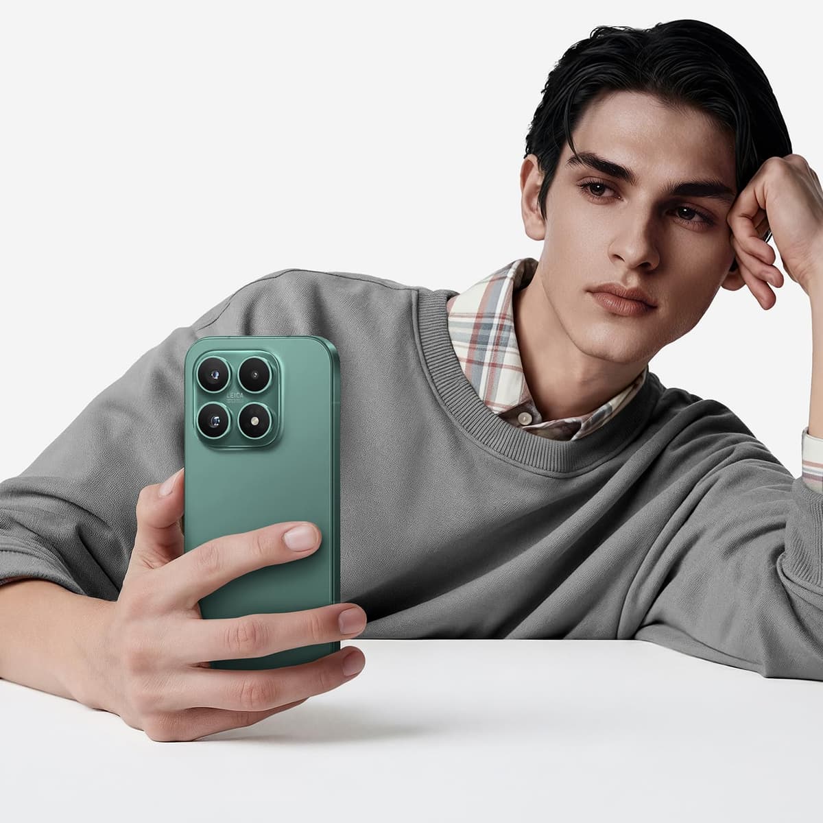 XIAOMI 17 - Smartphone de 12+512GB, Lentes óptica Leica Summilux, Snapdragon 8 Elite Gen 5, HyperAI, 1 año de garantía Extra, Cargador no Incluido, Verde (Versión ES) — view 4