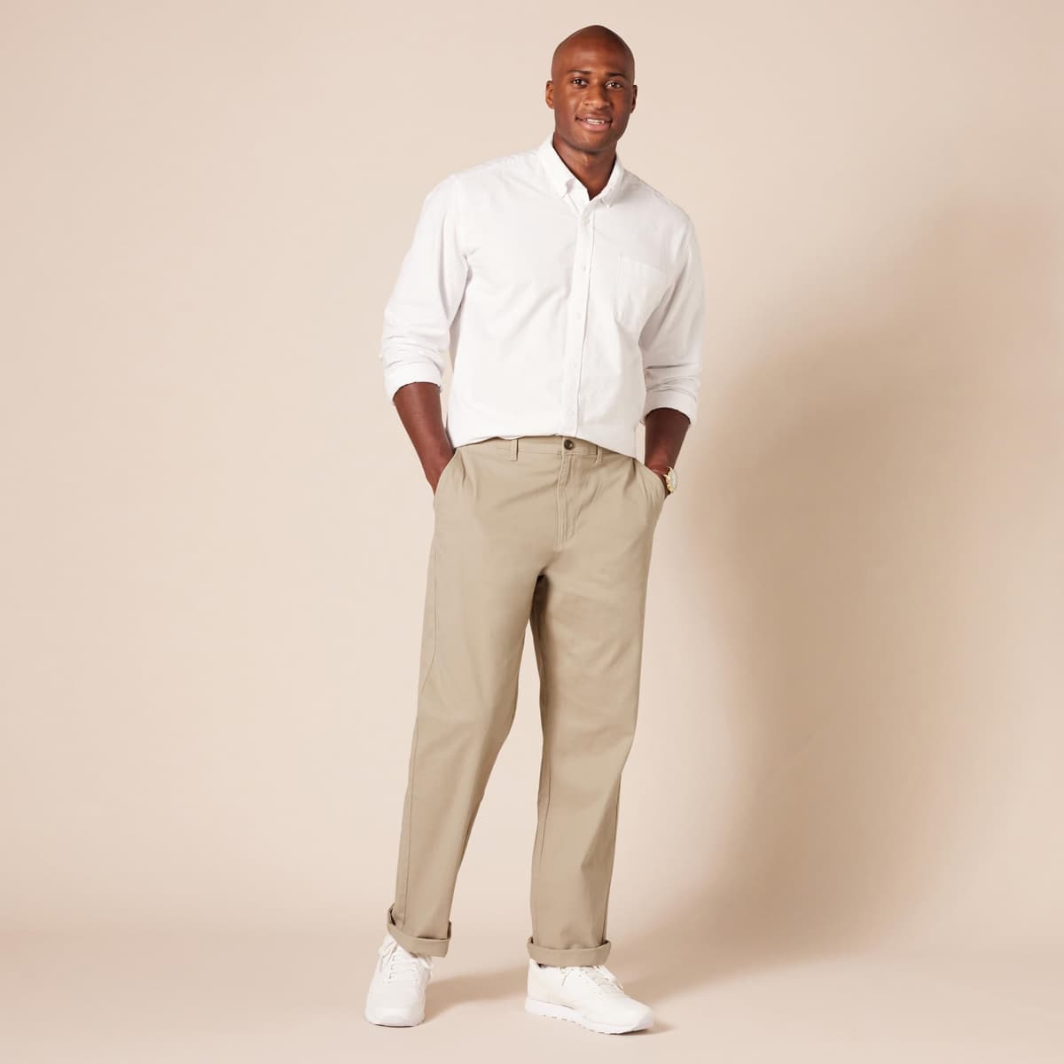 Amazon Essentials Men's Classic-Fit Casual Stretch Chino Casual Trousers — view 3