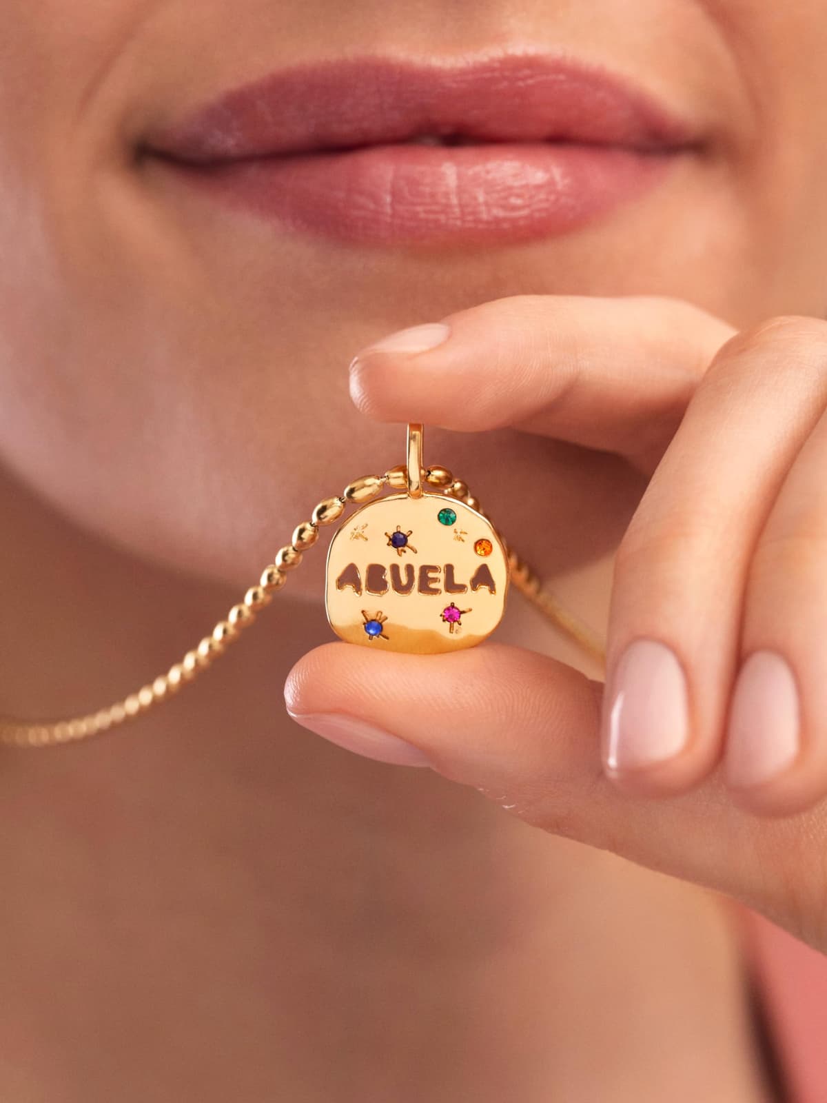 SINGULARU - Charm Abuela. Latón con Baño en Oro o Rodio y Circonita. Joyas Para Mujer. — view 5