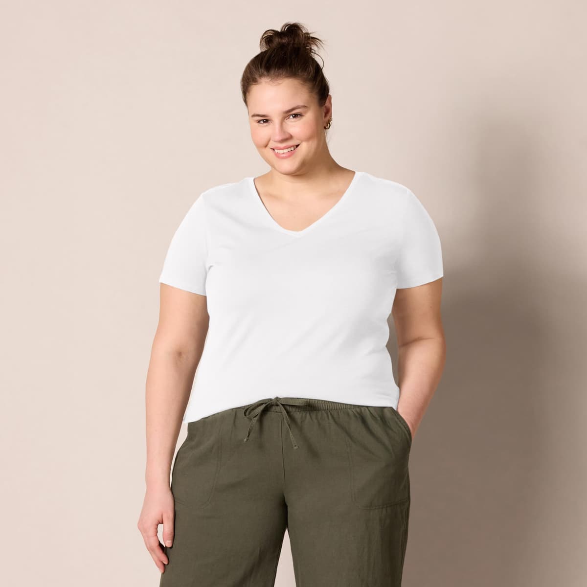 Amazon Essentials Women's Regular-Fit Short-Sleeve T-Shirt (Crewneck and V-Neck Options), Multipacks — view 265