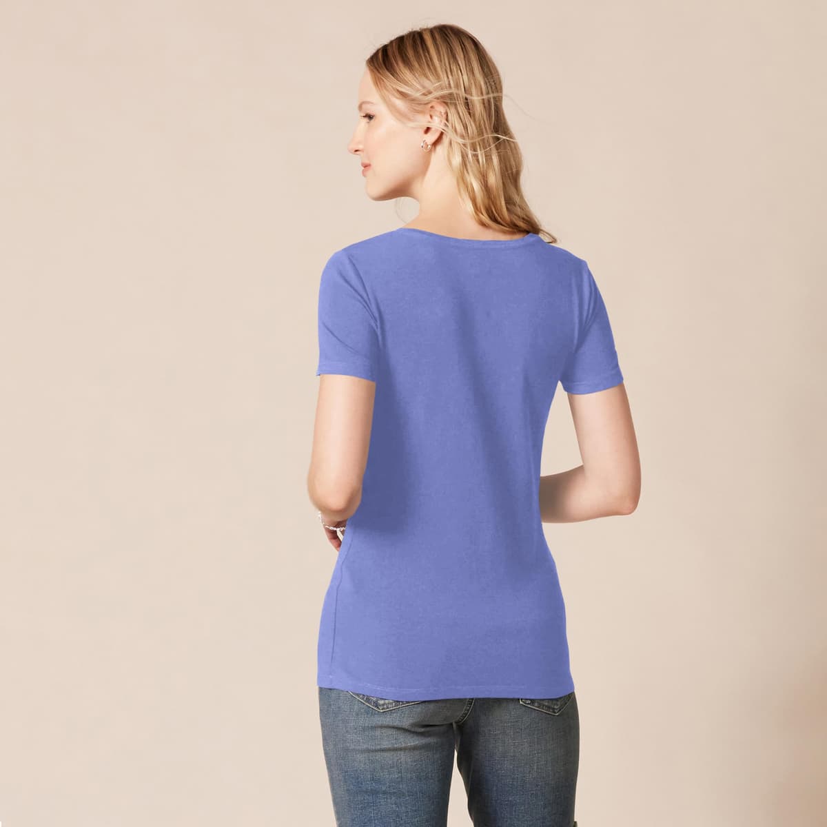 Amazon Essentials Women's Regular-Fit Short-Sleeve T-Shirt (Crewneck and V-Neck Options), Multipacks — view 373