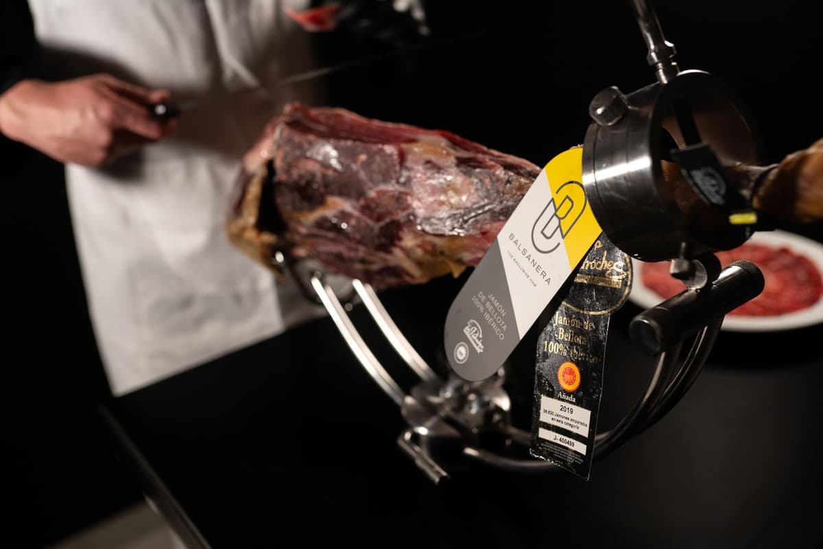 Balsanera Ibérico - Jamón de Bellota 100% Ibérico D.O. Los Pedroches | Premio 'Encina de Oro' y 'Great Taste Award' | Peso aproximado de 6.5-7 Kg | Curación de 32 a 40 meses — view 4