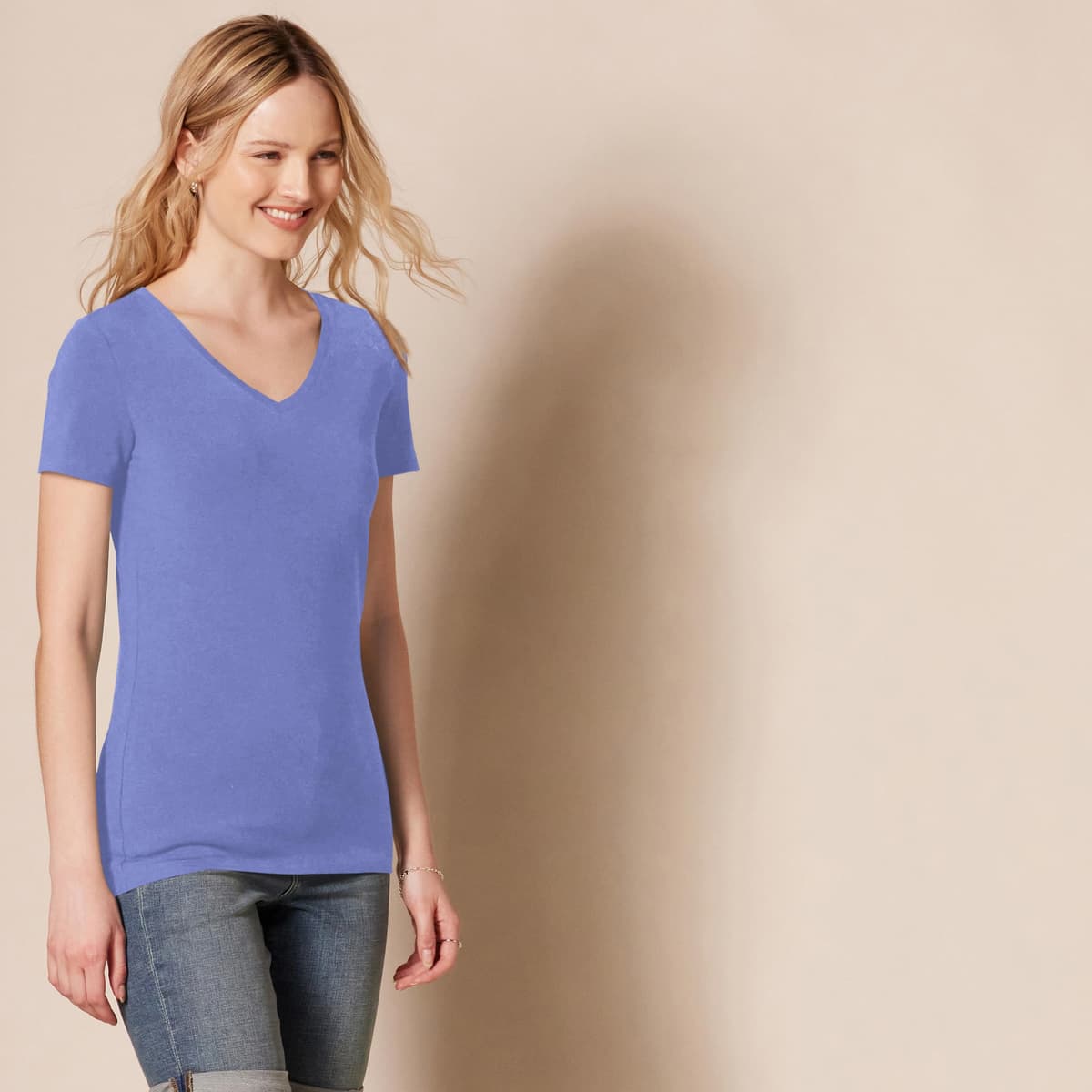 Amazon Essentials Women's Regular-Fit Short-Sleeve T-Shirt (Crewneck and V-Neck Options), Multipacks — view 372