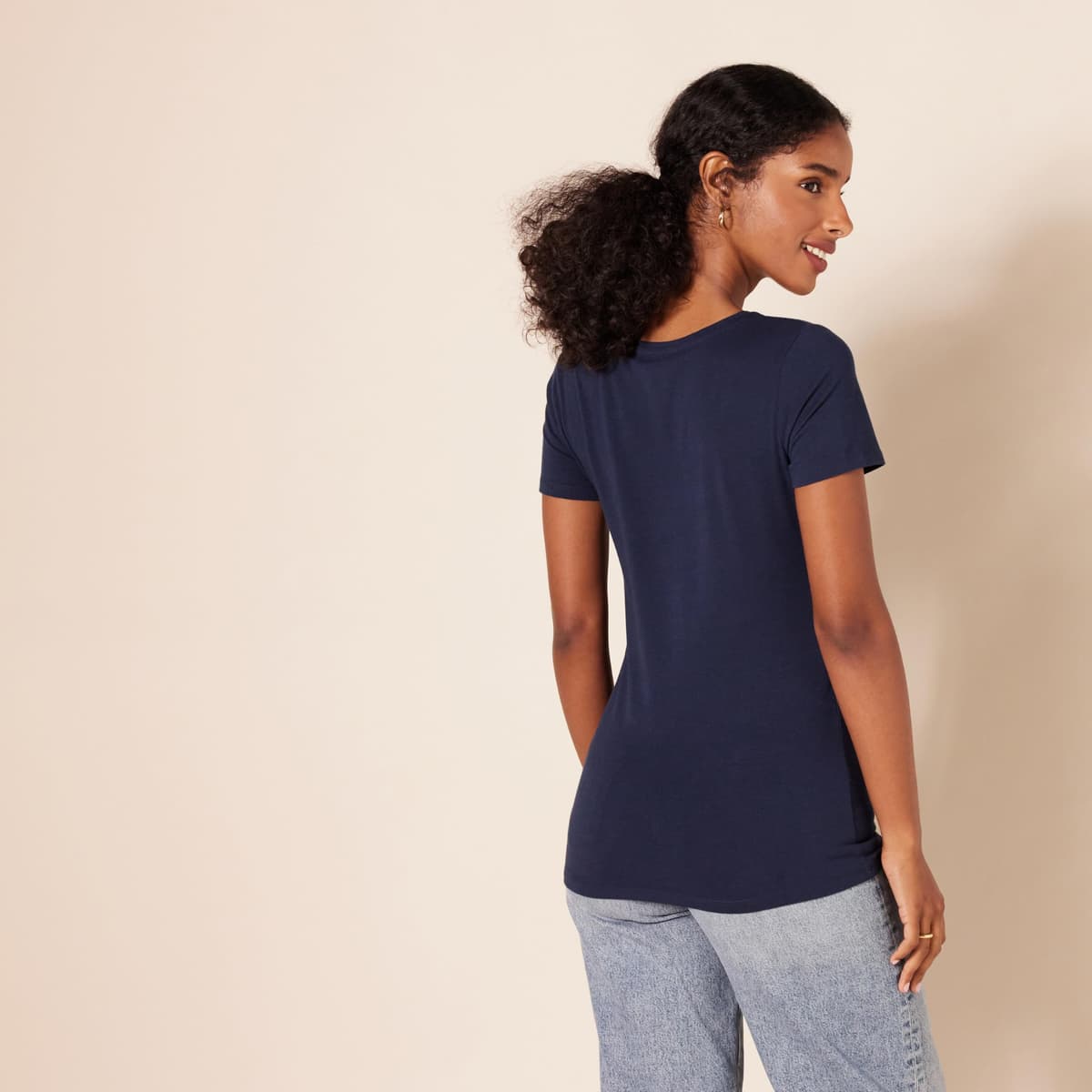 Amazon Essentials Women's Regular-Fit Short-Sleeve T-Shirt (Crewneck and V-Neck Options), Multipacks — view 156
