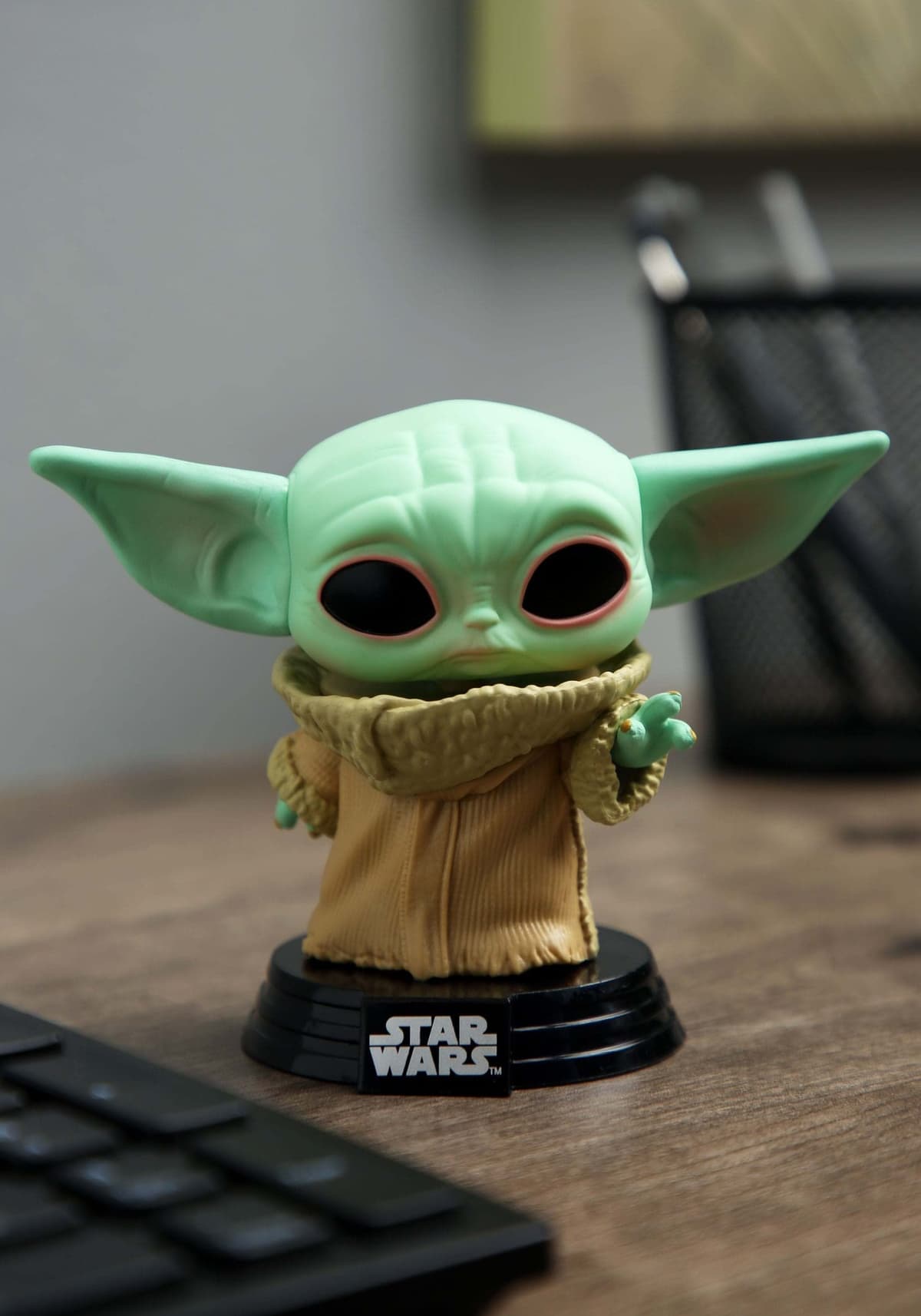 Funko Pop! Star Wars: The Mandalorian - Grogu (The Child, Baby Yoda) - Figura de Vinilo Coleccionable - Idea de Regalo- Mercancia Oficial - Juguetes para Niños y Adultos - TV Fans — view 2