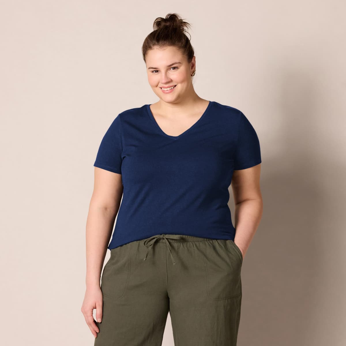Amazon Essentials Women's Regular-Fit Short-Sleeve T-Shirt (Crewneck and V-Neck Options), Multipacks — view 144