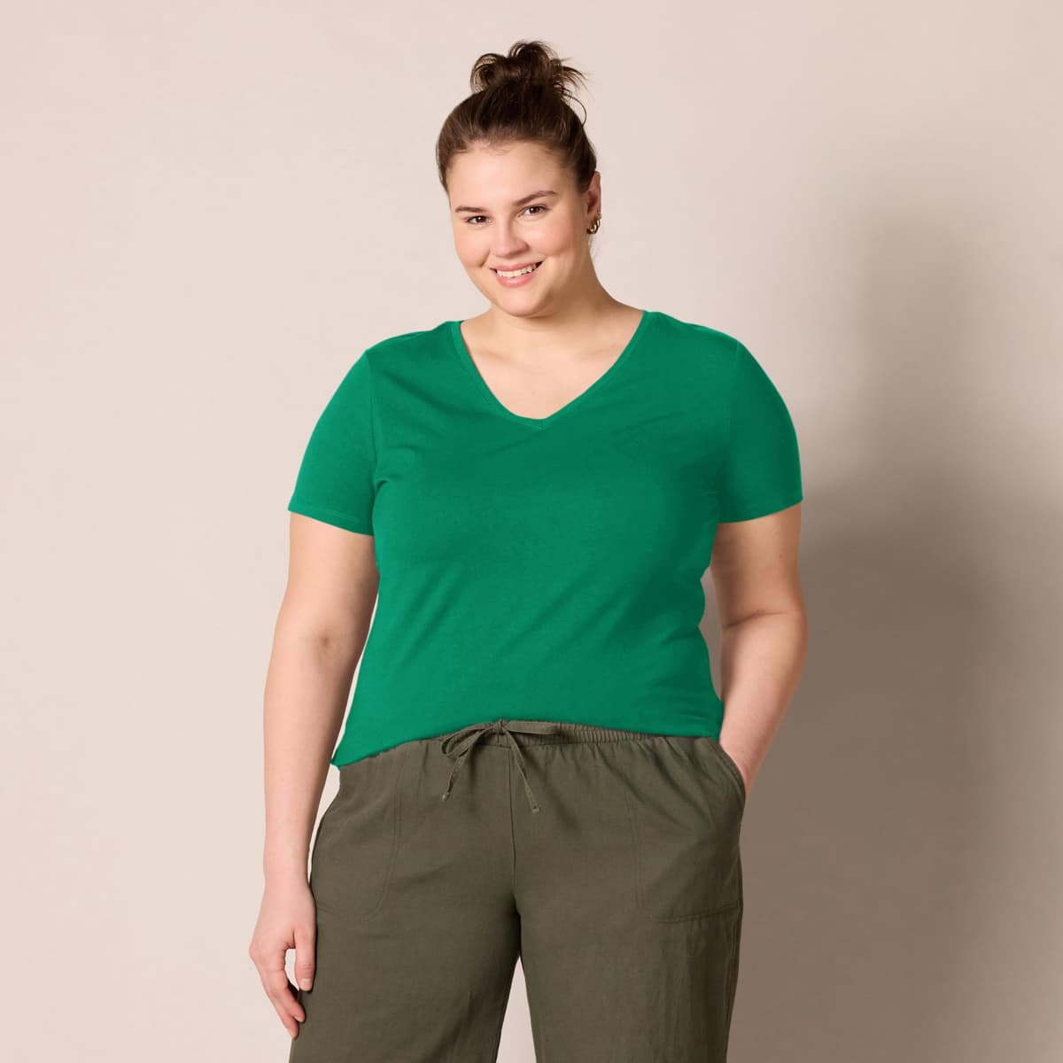 Amazon Essentials Women's Regular-Fit Short-Sleeve T-Shirt (Crewneck and V-Neck Options), Multipacks — view 393