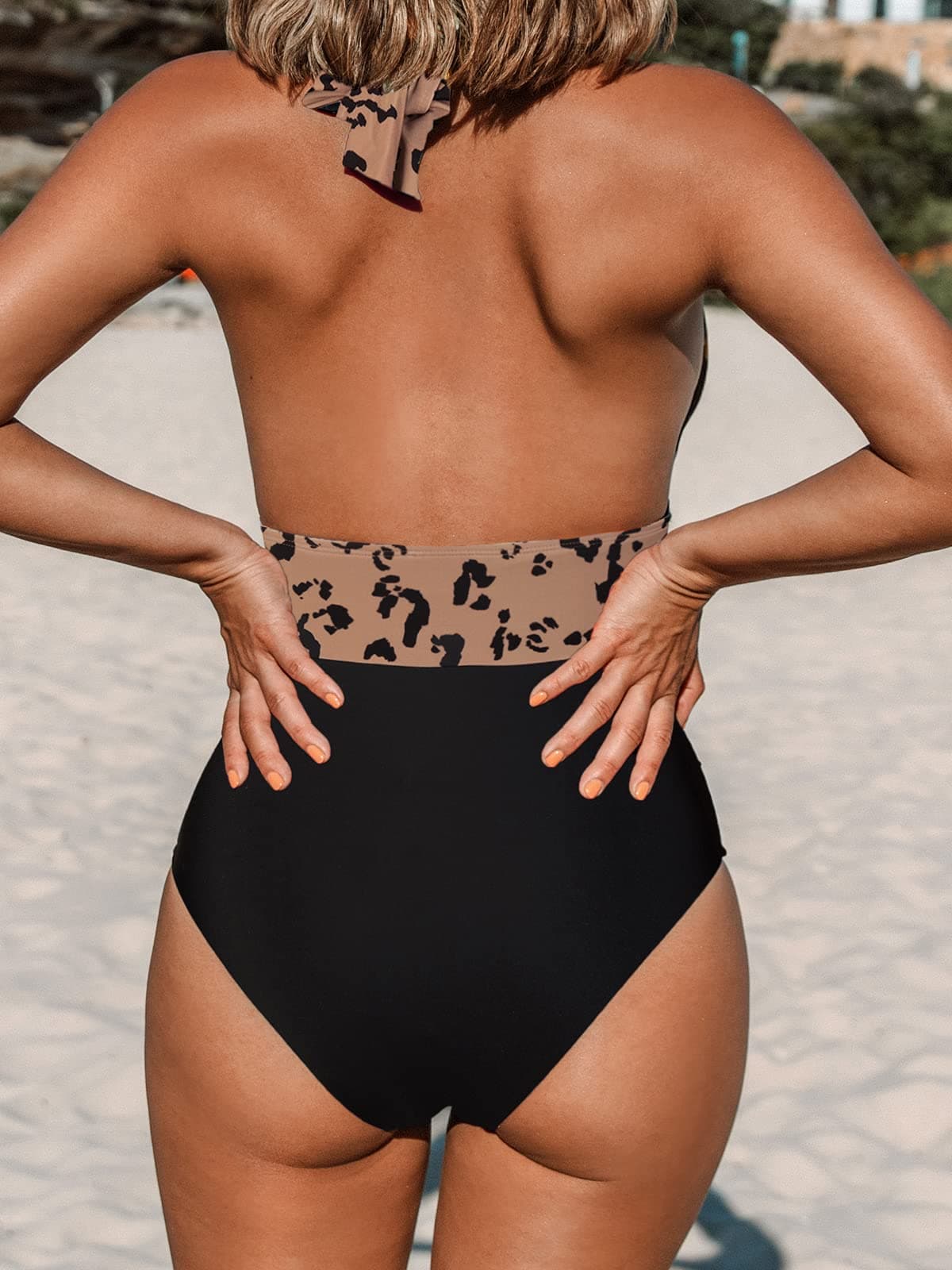 CUPSHE Bañador para Mujer Halter Cuello en V Fruncido Traje de Baño de Una Pieza — view 2